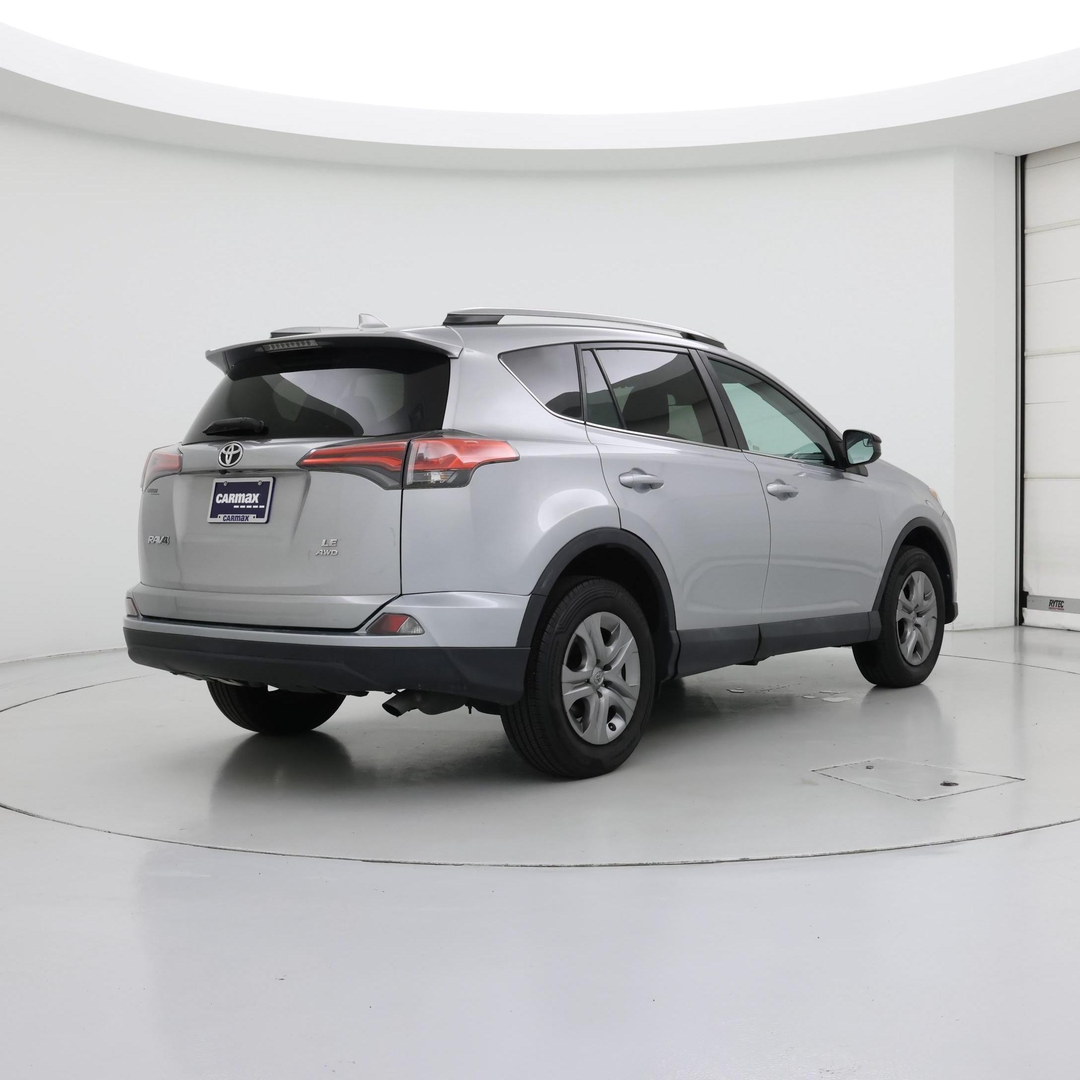 Thumbnail: 2017 Toyota RAV4 - 8