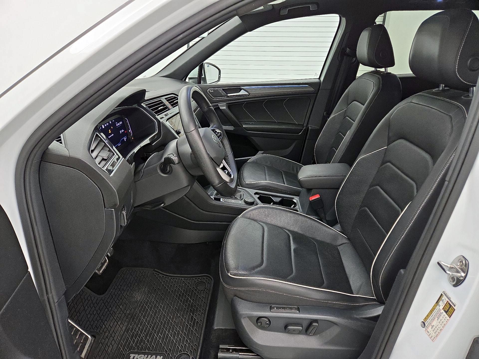 Thumbnail: 2022 Volkswagen Tiguan - 11