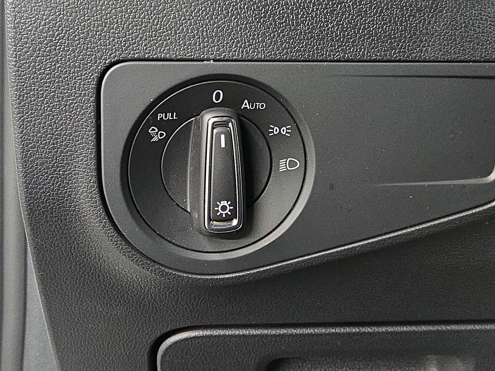 Thumbnail: 2022 Volkswagen Tiguan - 13