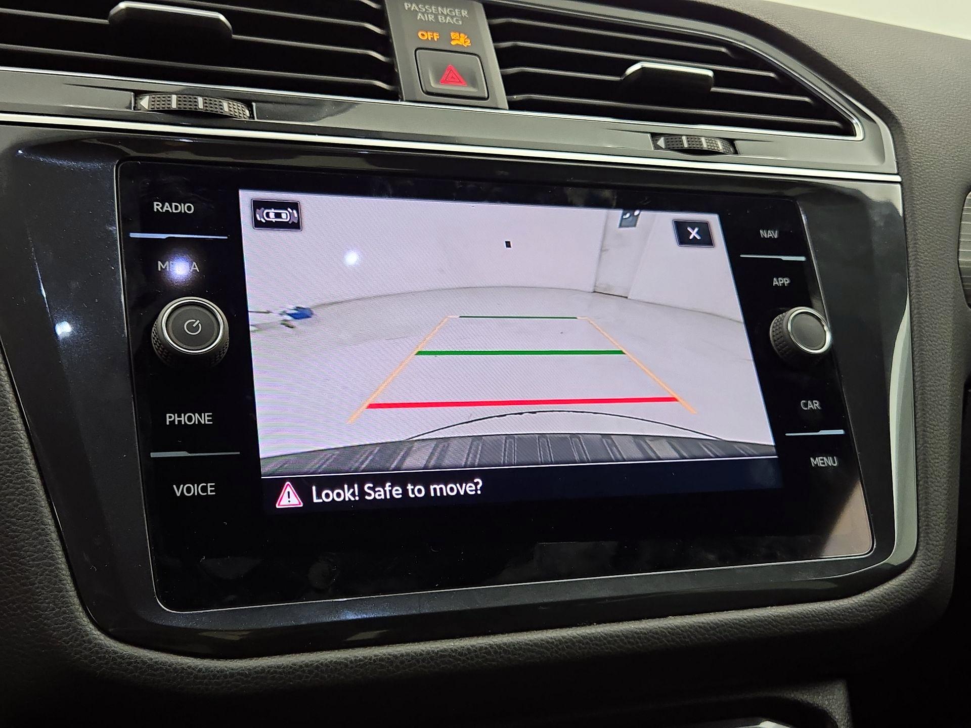 Thumbnail: 2022 Volkswagen Tiguan - 14