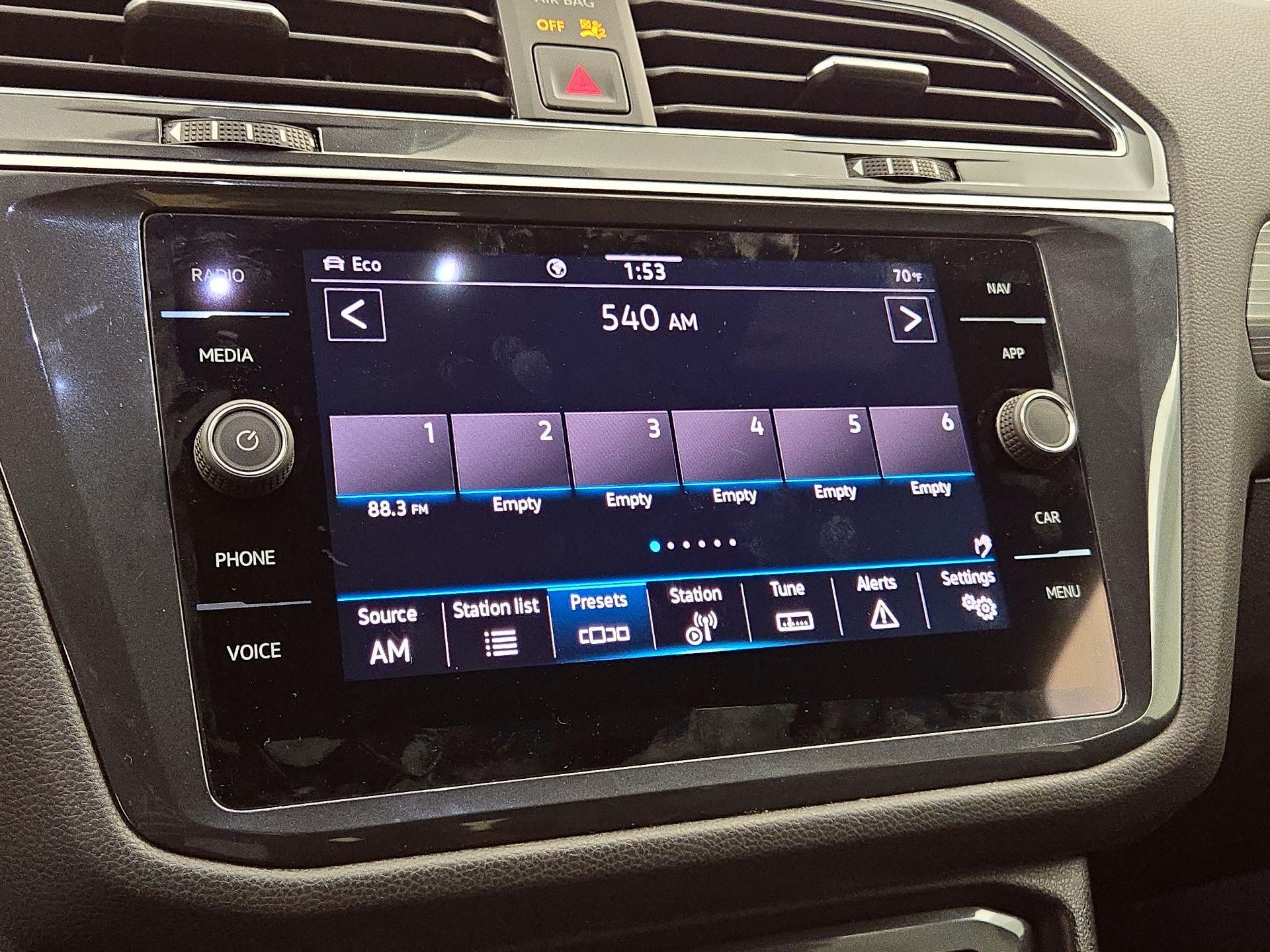 Thumbnail: 2022 Volkswagen Tiguan - 15