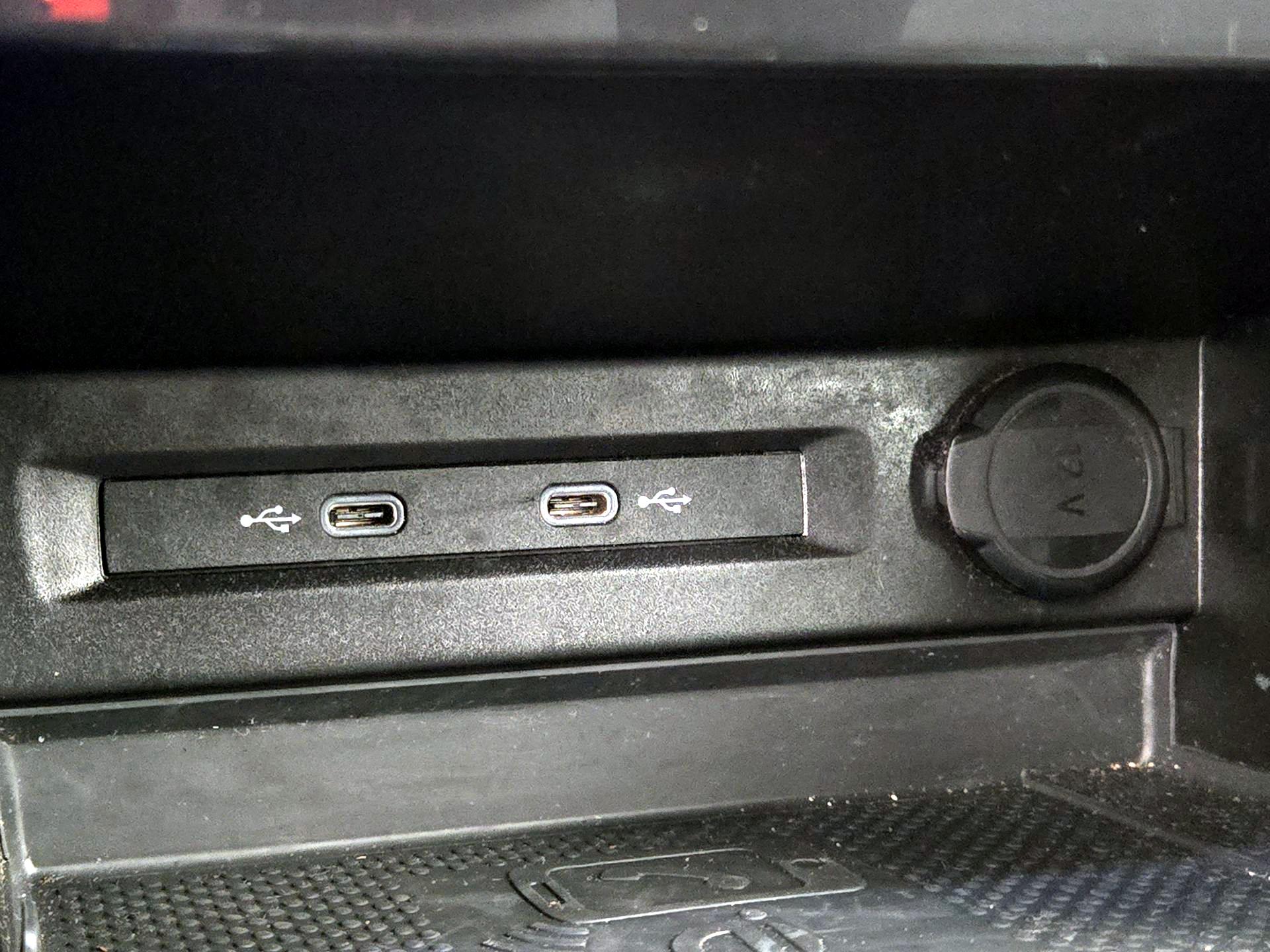 Thumbnail: 2022 Volkswagen Tiguan - 18