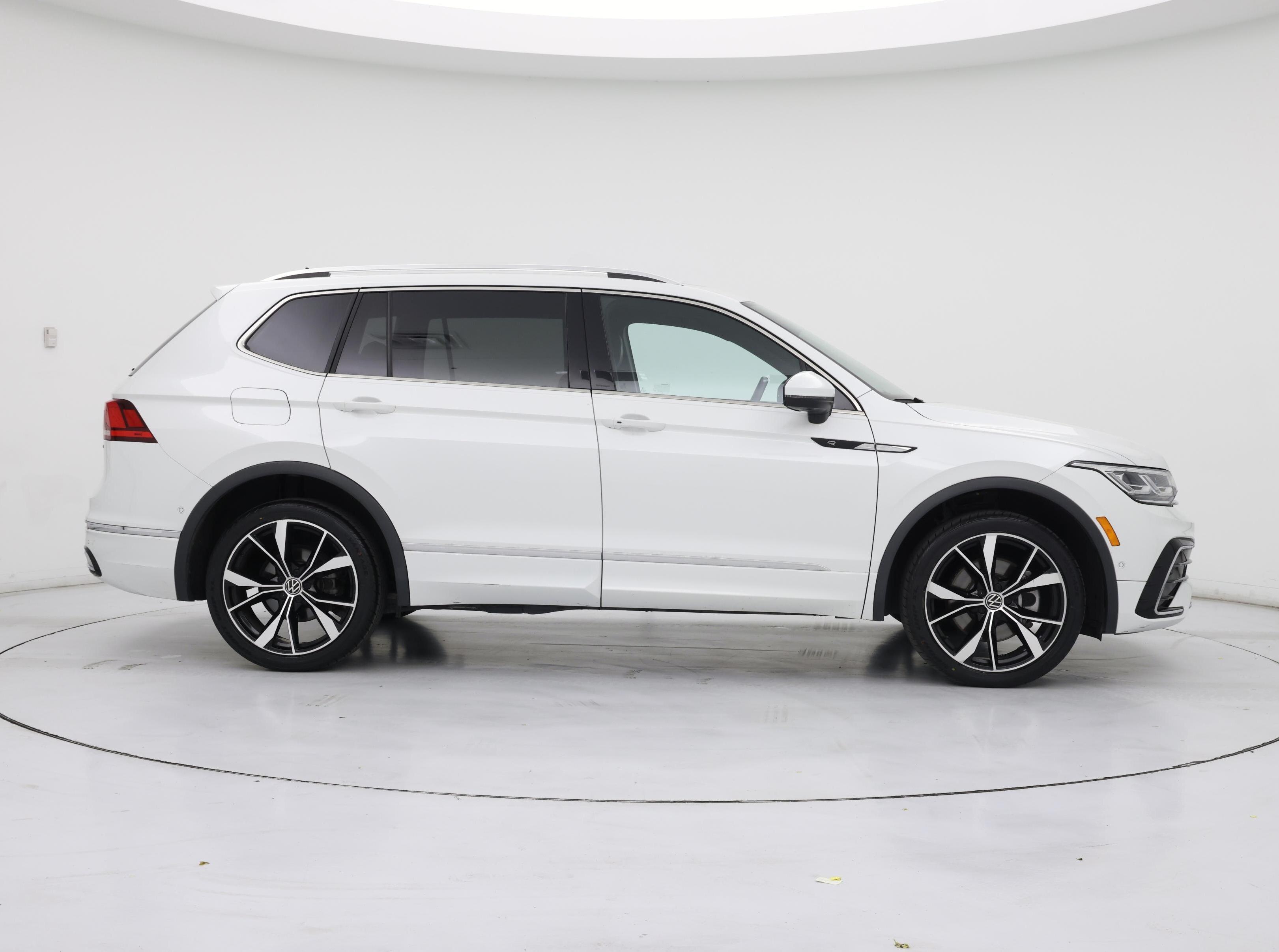 Thumbnail: 2022 Volkswagen Tiguan - 7