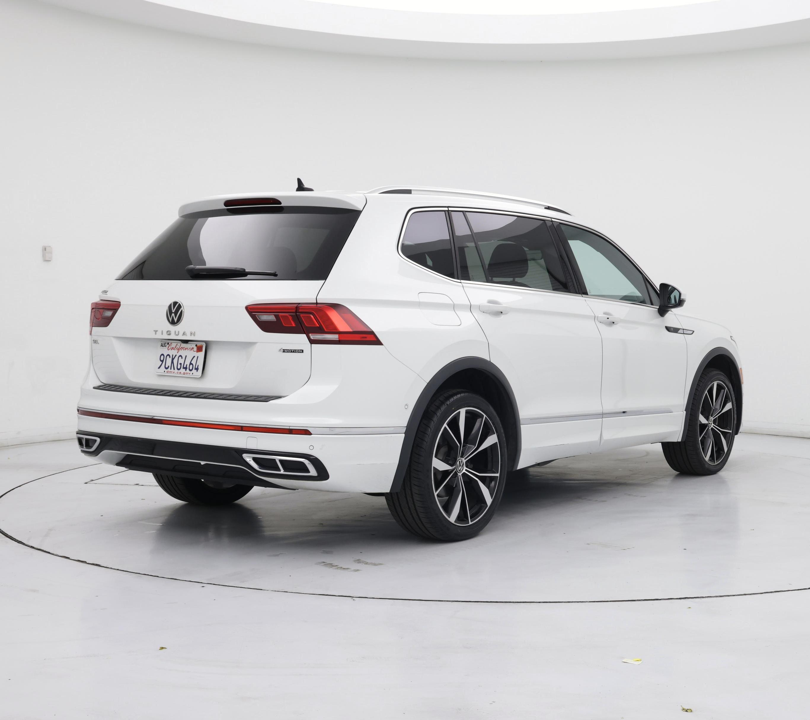 Thumbnail: 2022 Volkswagen Tiguan - 8