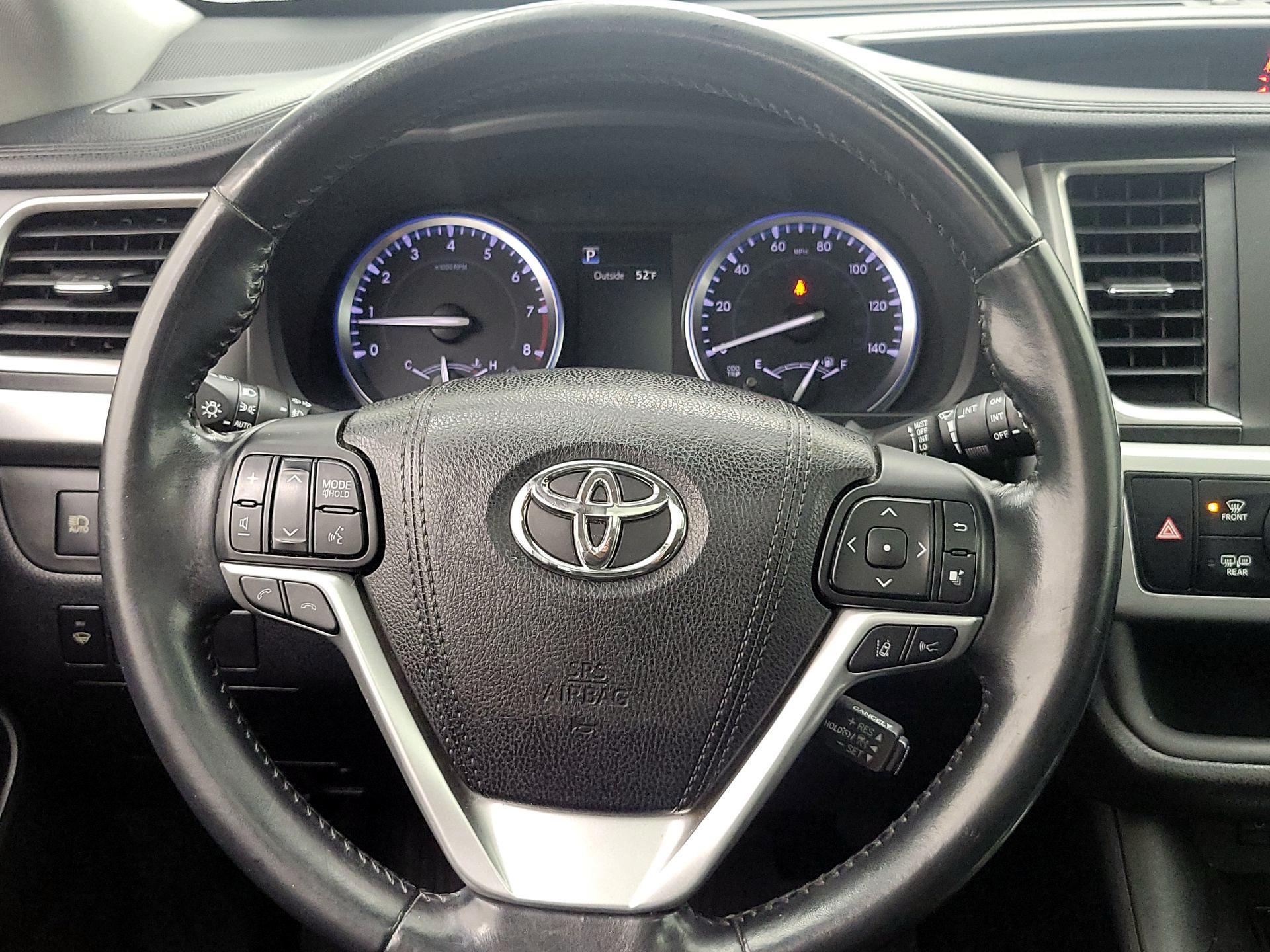 Thumbnail: 2017 Toyota Highlander - 10