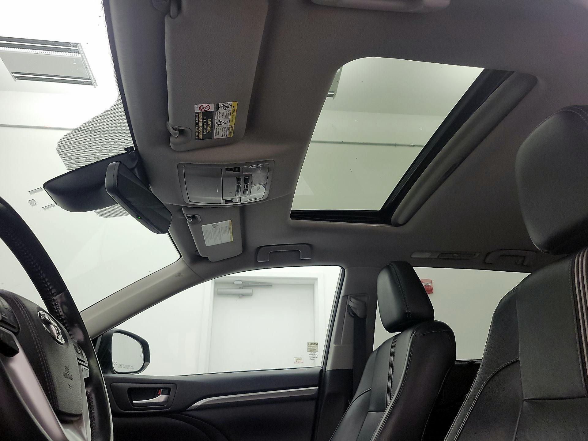 Thumbnail: 2017 Toyota Highlander - 19