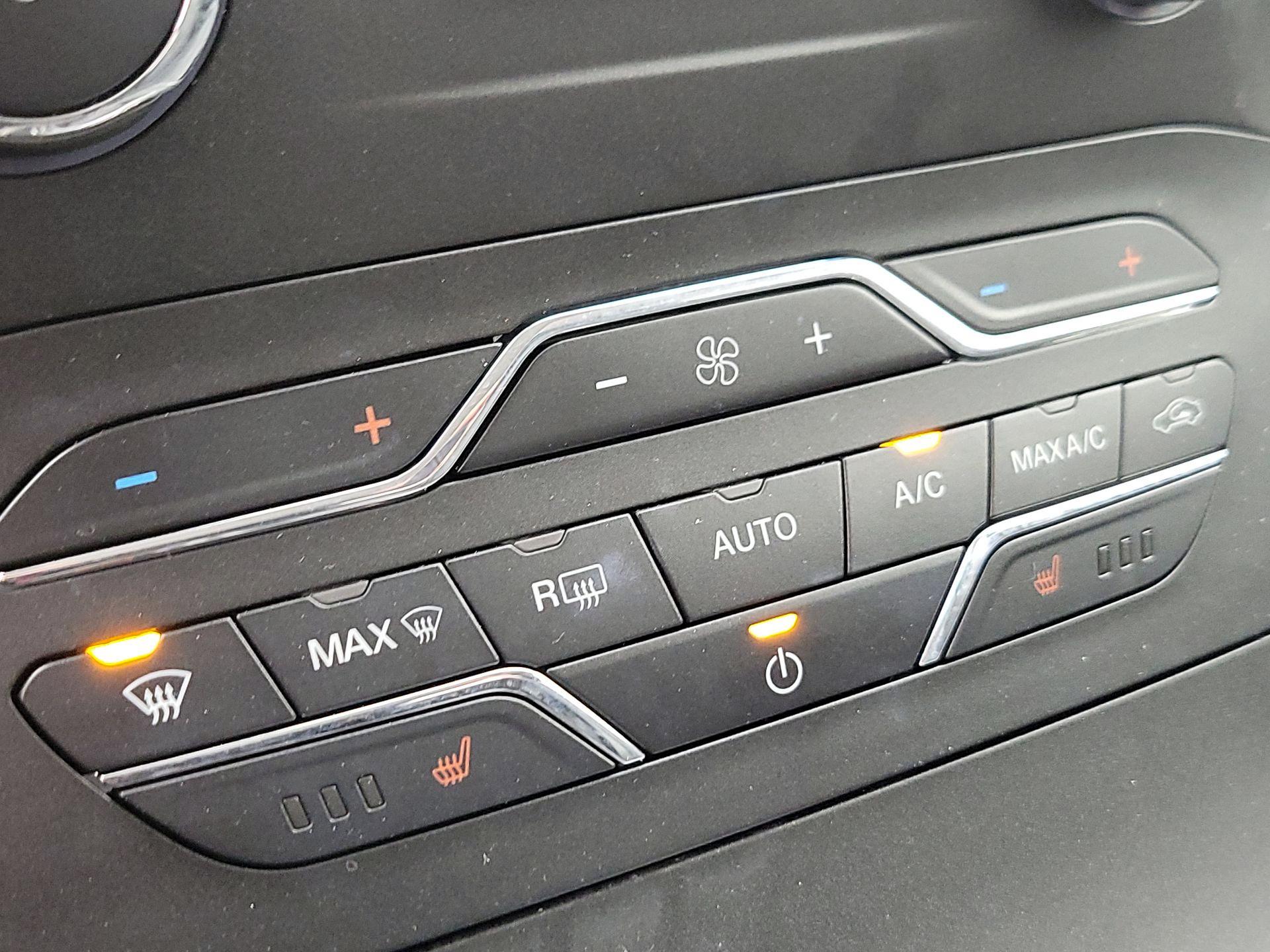 Thumbnail: 2017 Ford Edge - 17