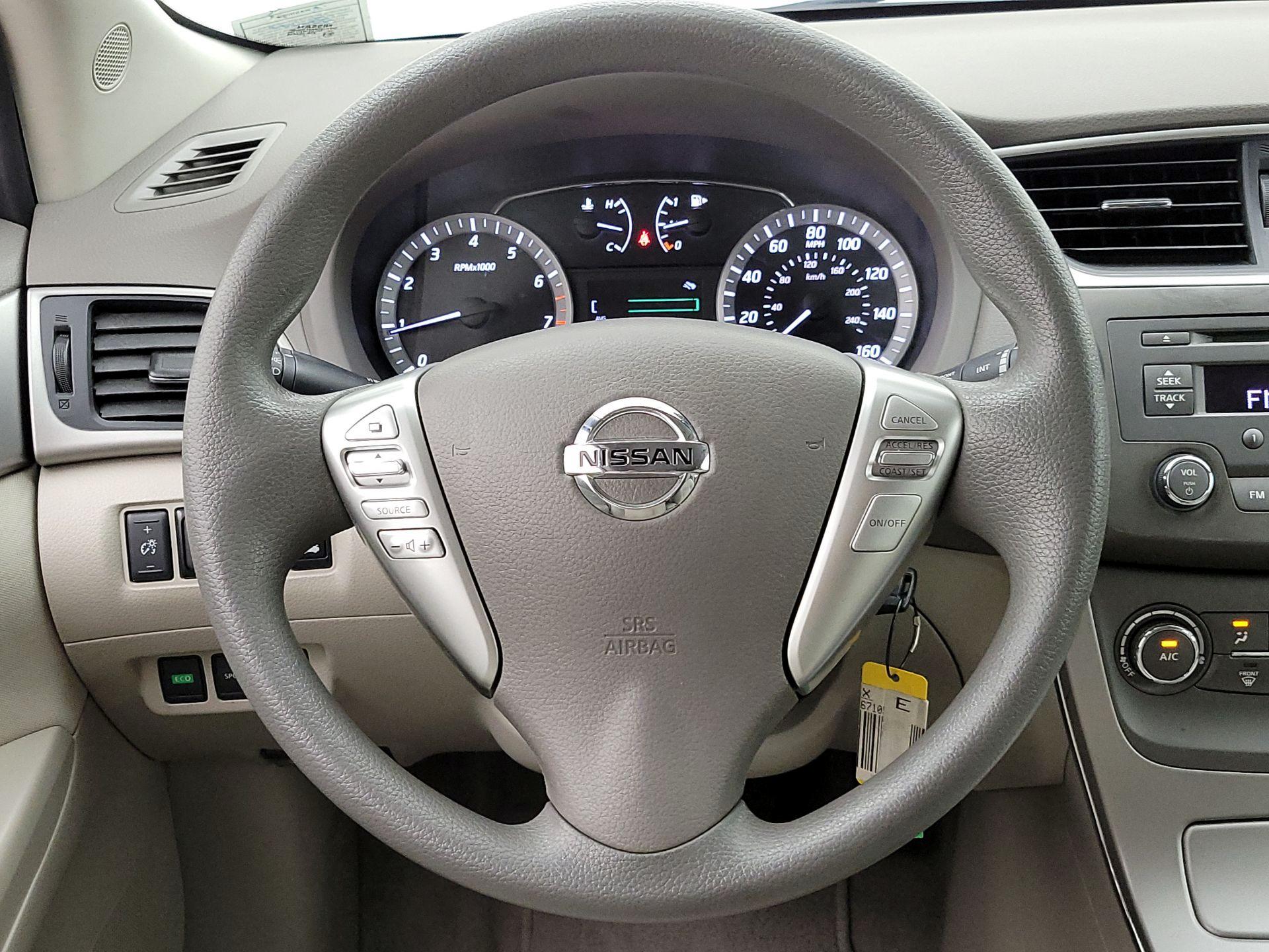 Thumbnail: 2014 Nissan Sentra - 10