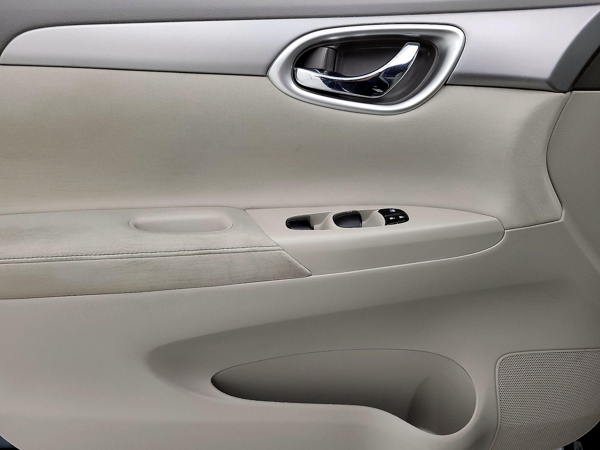 Thumbnail: 2014 Nissan Sentra - 12