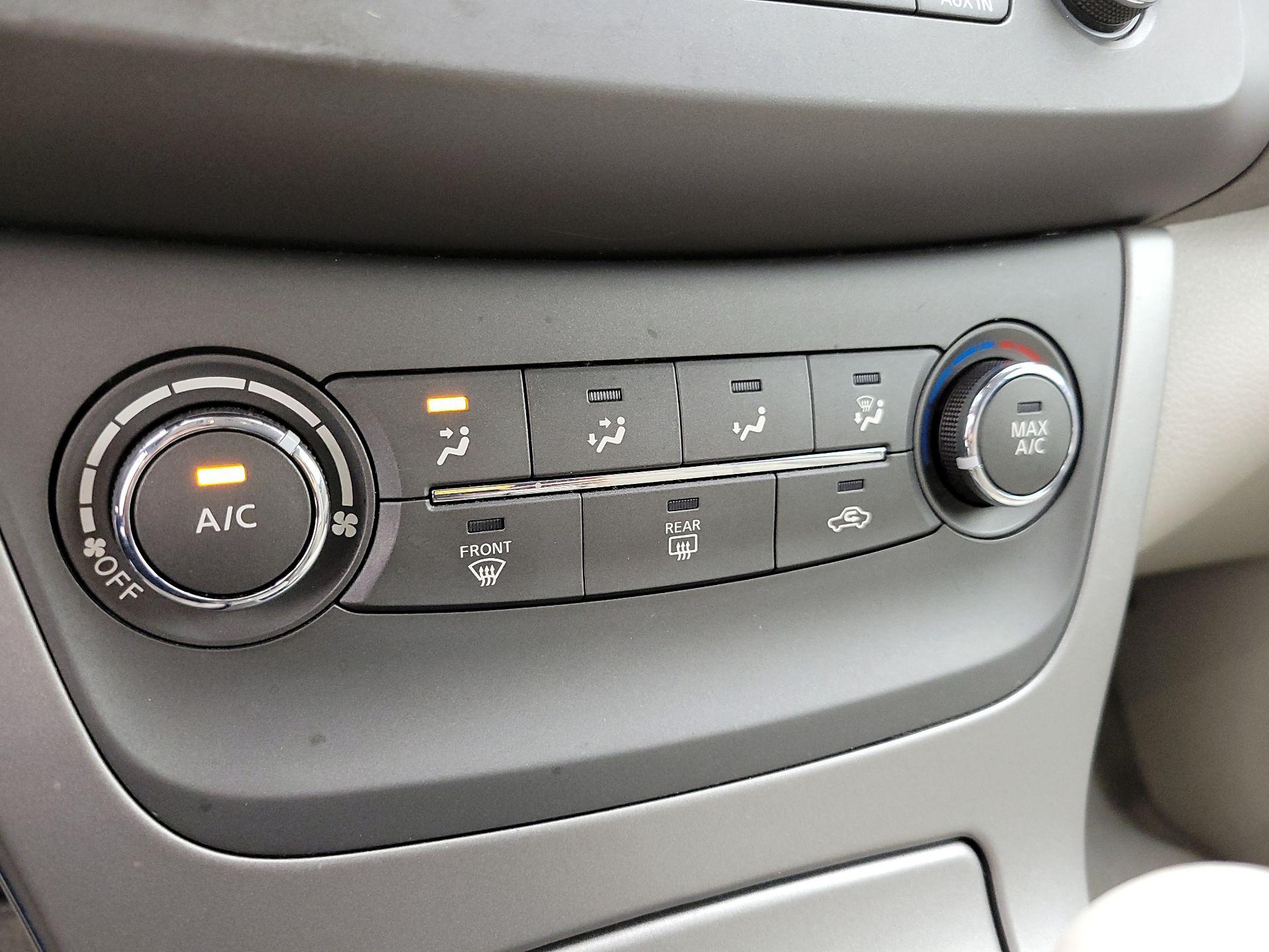 Thumbnail: 2014 Nissan Sentra - 15