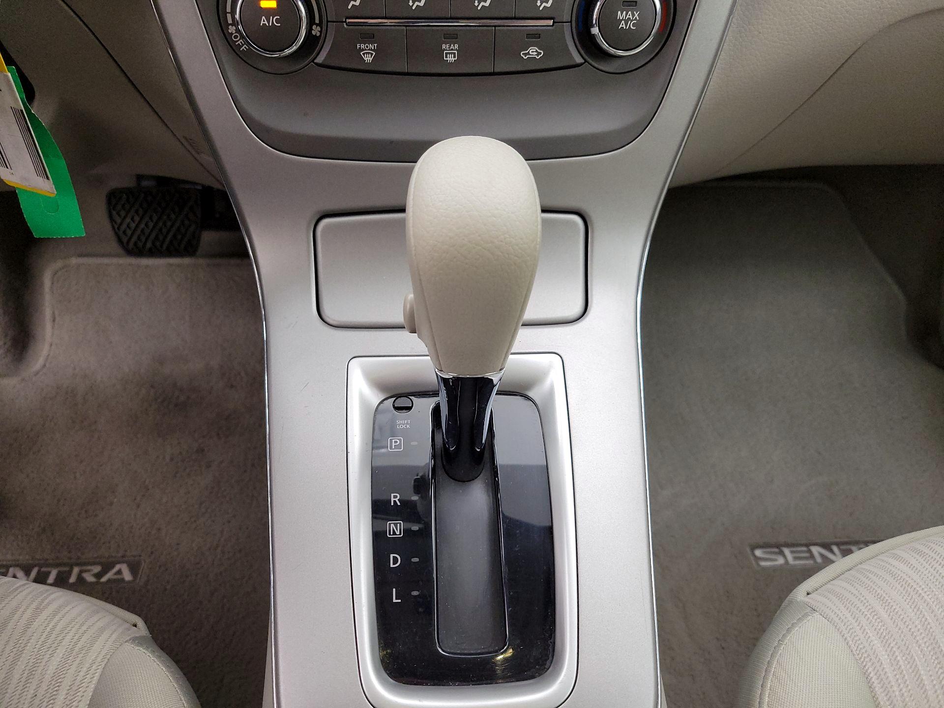 Thumbnail: 2014 Nissan Sentra - 16