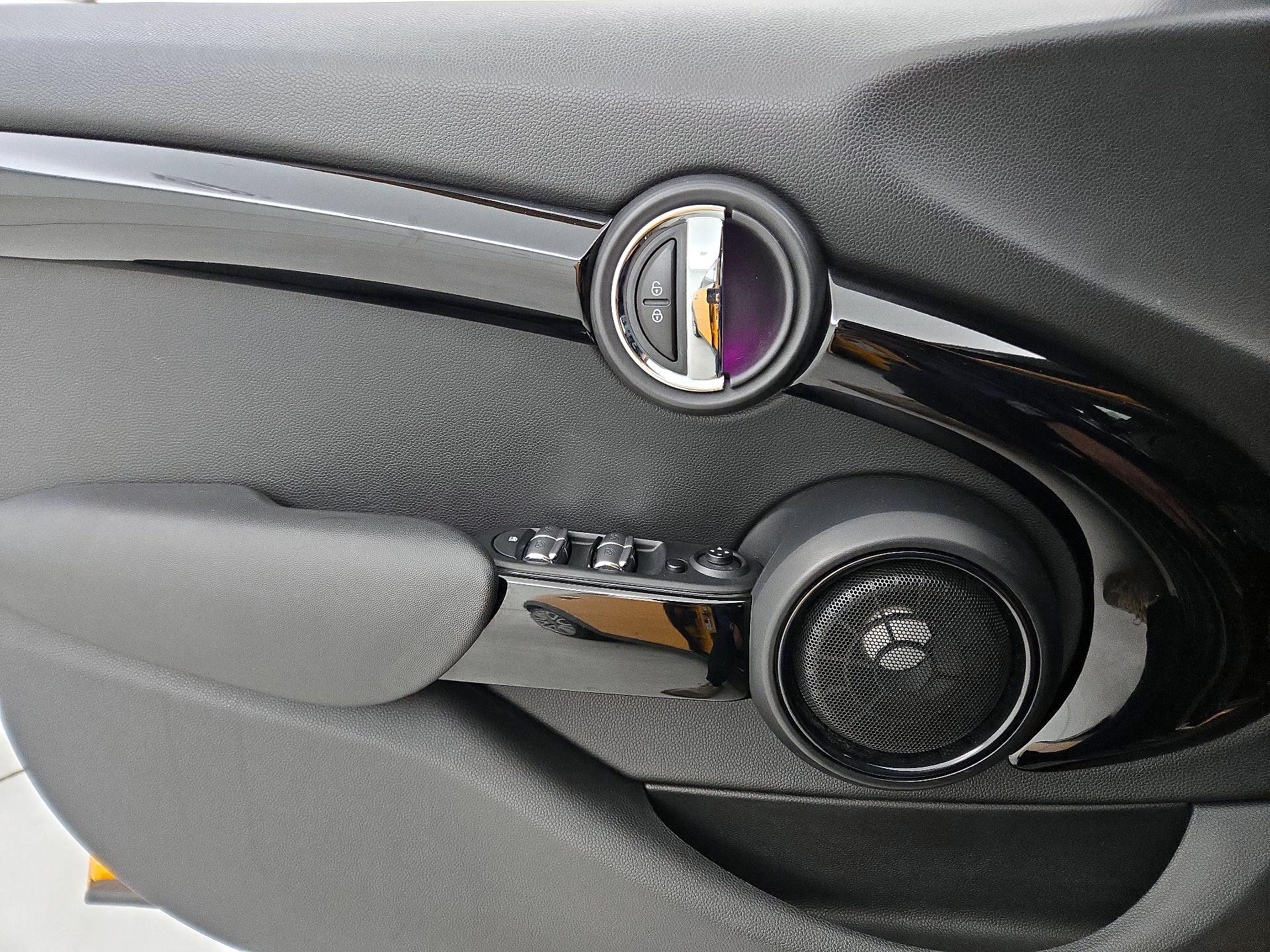 Thumbnail: 2017 MINI Cooper Hardtop - 12