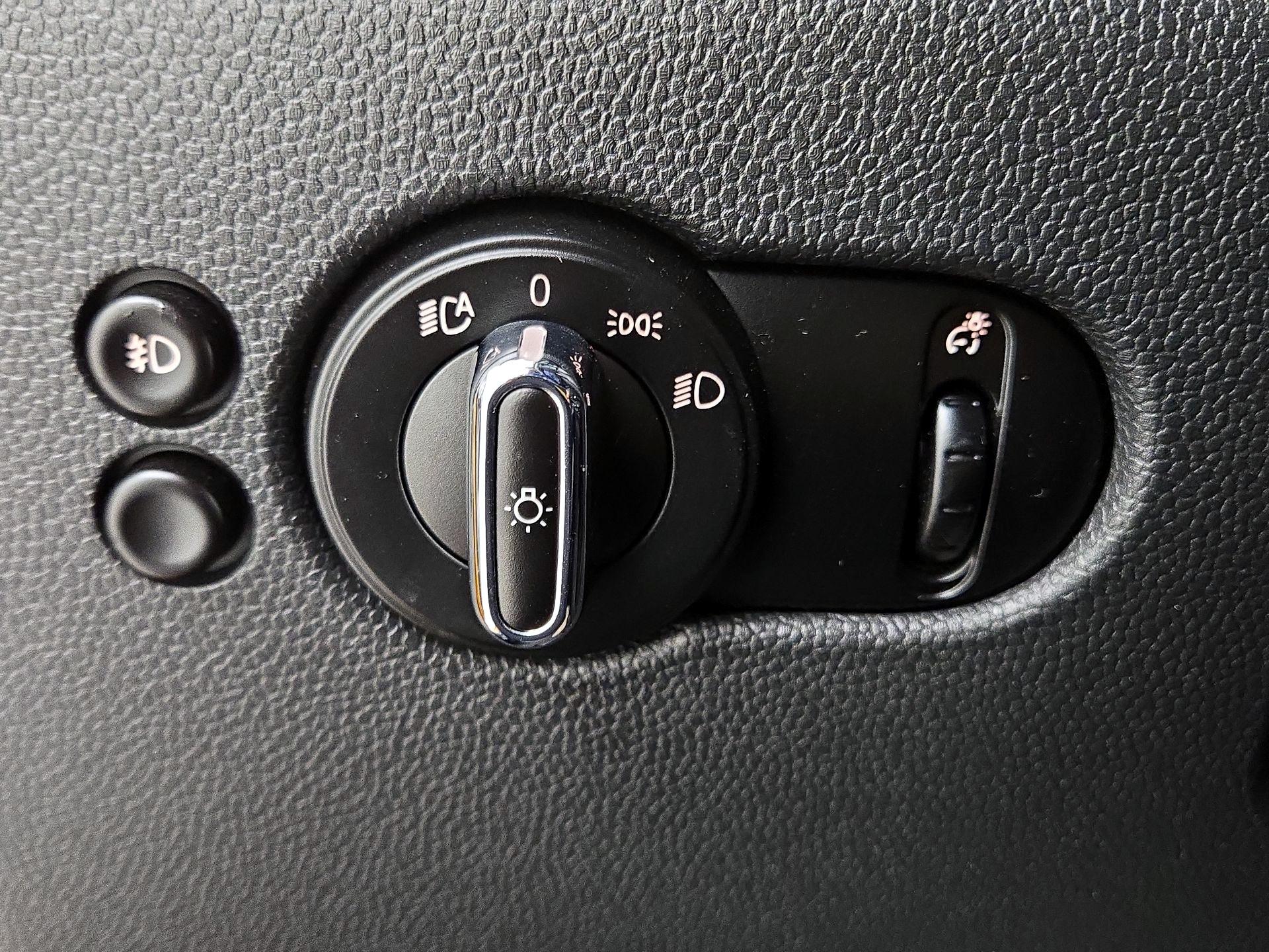 Thumbnail: 2017 MINI Cooper Hardtop - 13