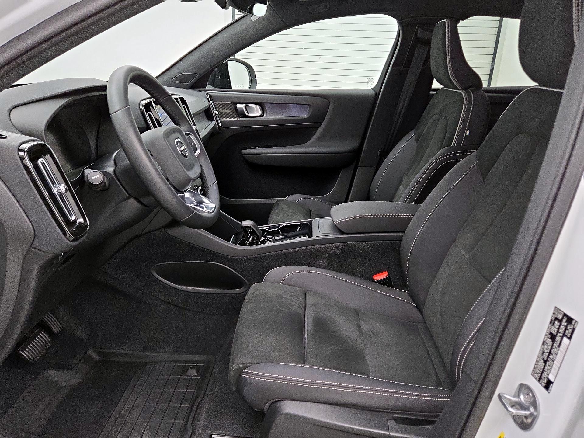 Thumbnail: 2022 Volvo C40 - 11