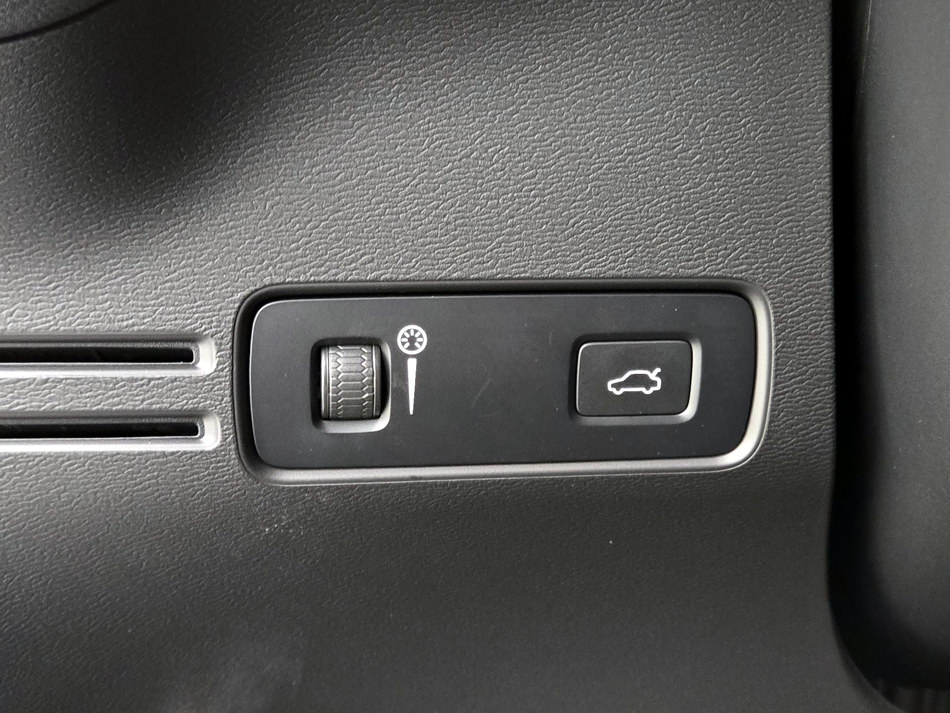 Thumbnail: 2022 Volvo C40 - 13