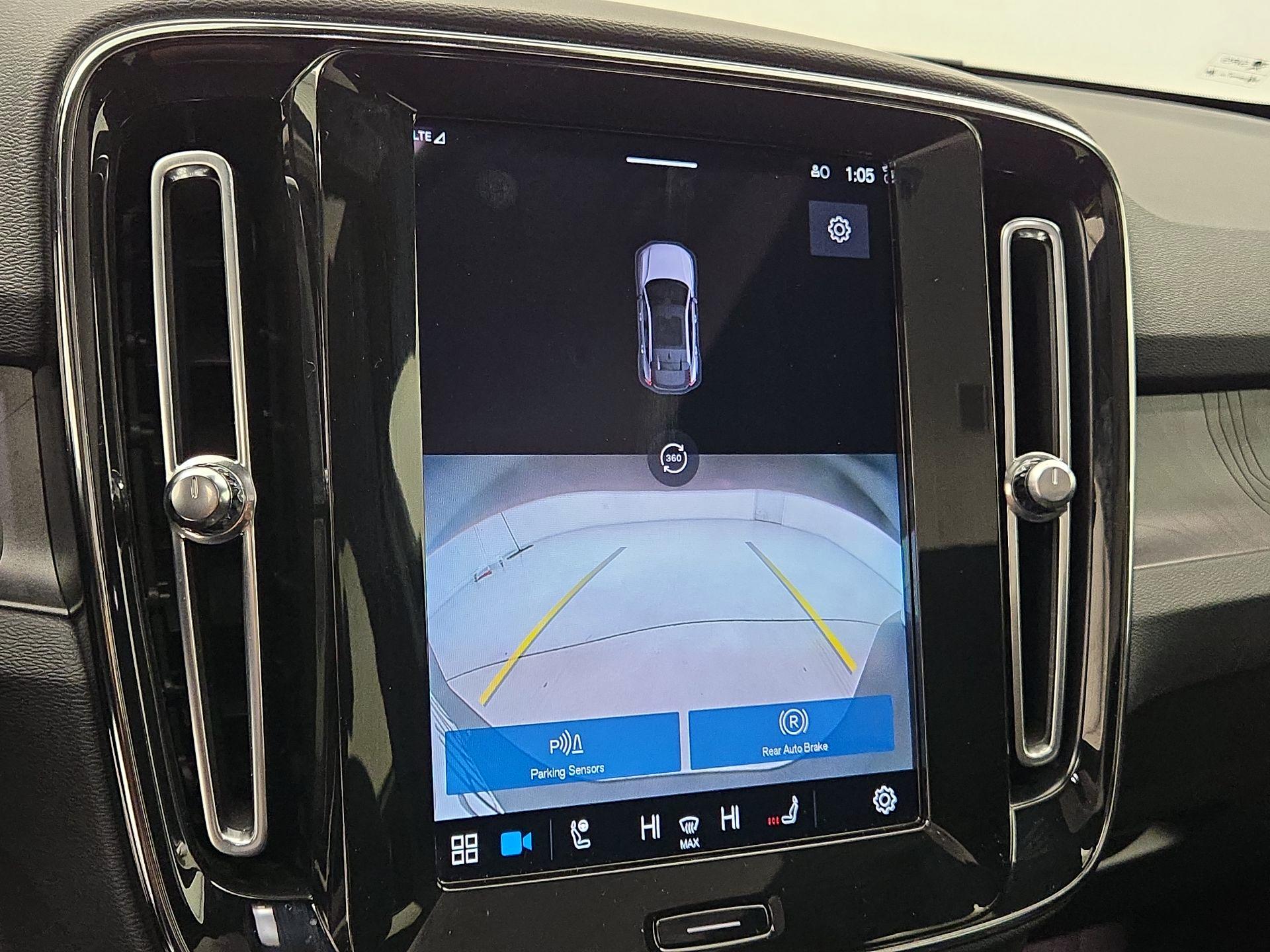 Thumbnail: 2022 Volvo C40 - 14