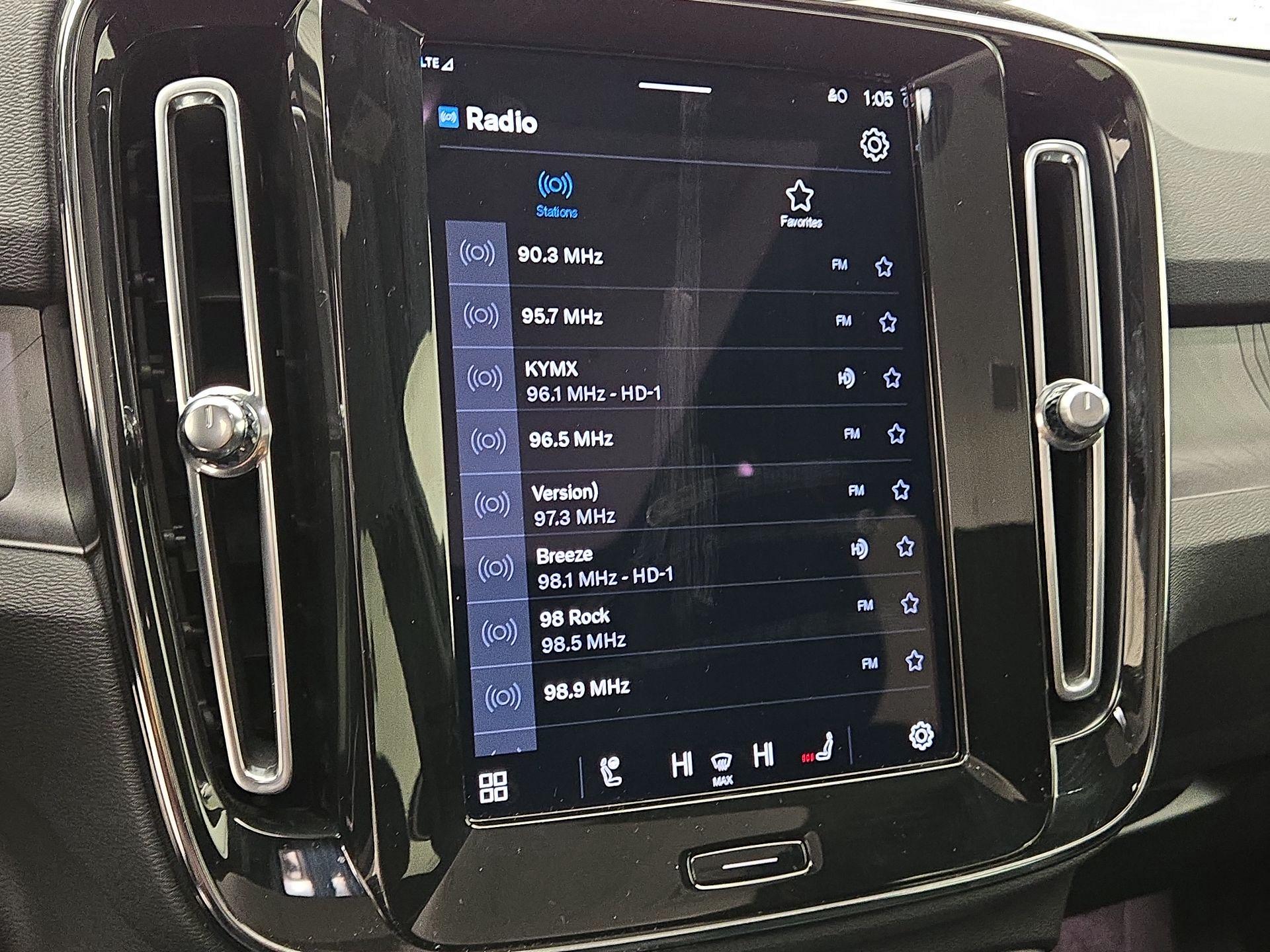 Thumbnail: 2022 Volvo C40 - 15