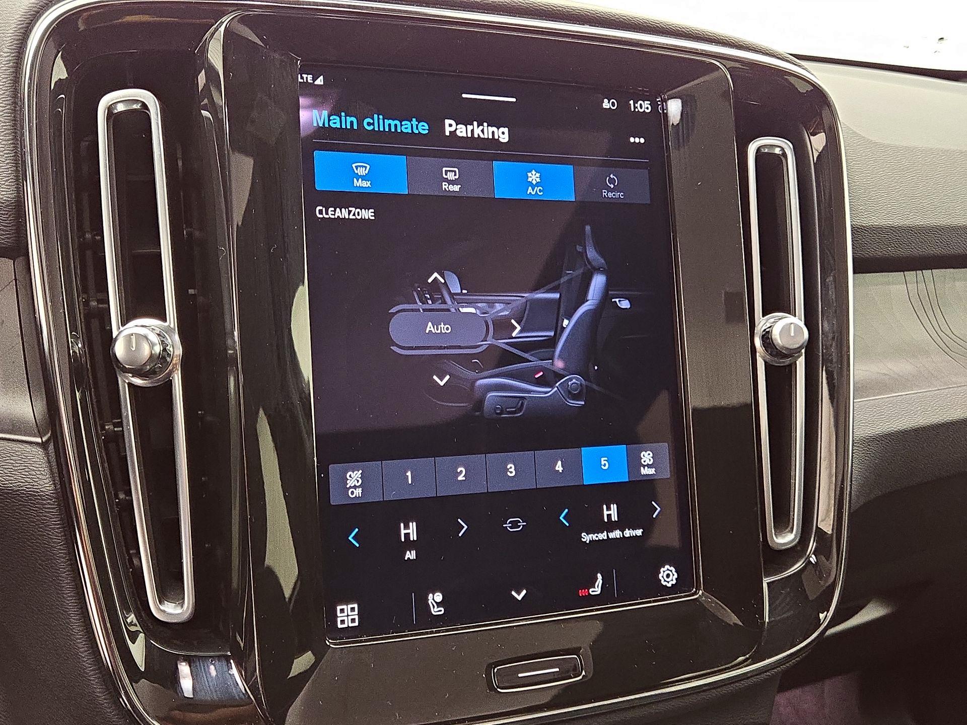 Thumbnail: 2022 Volvo C40 - 16