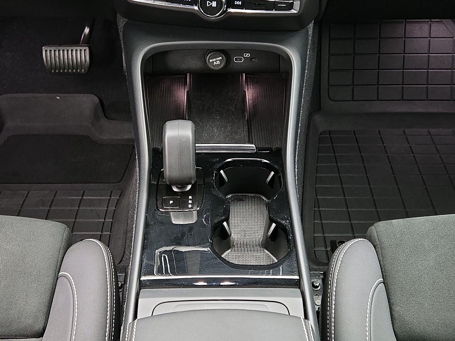 Thumbnail: 2022 Volvo C40 - 17