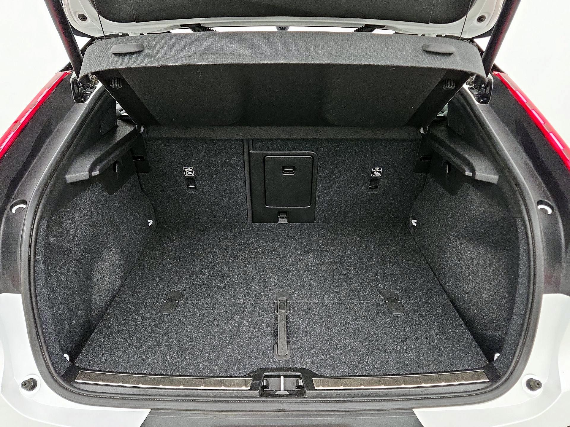 Thumbnail: 2022 Volvo C40 - 20