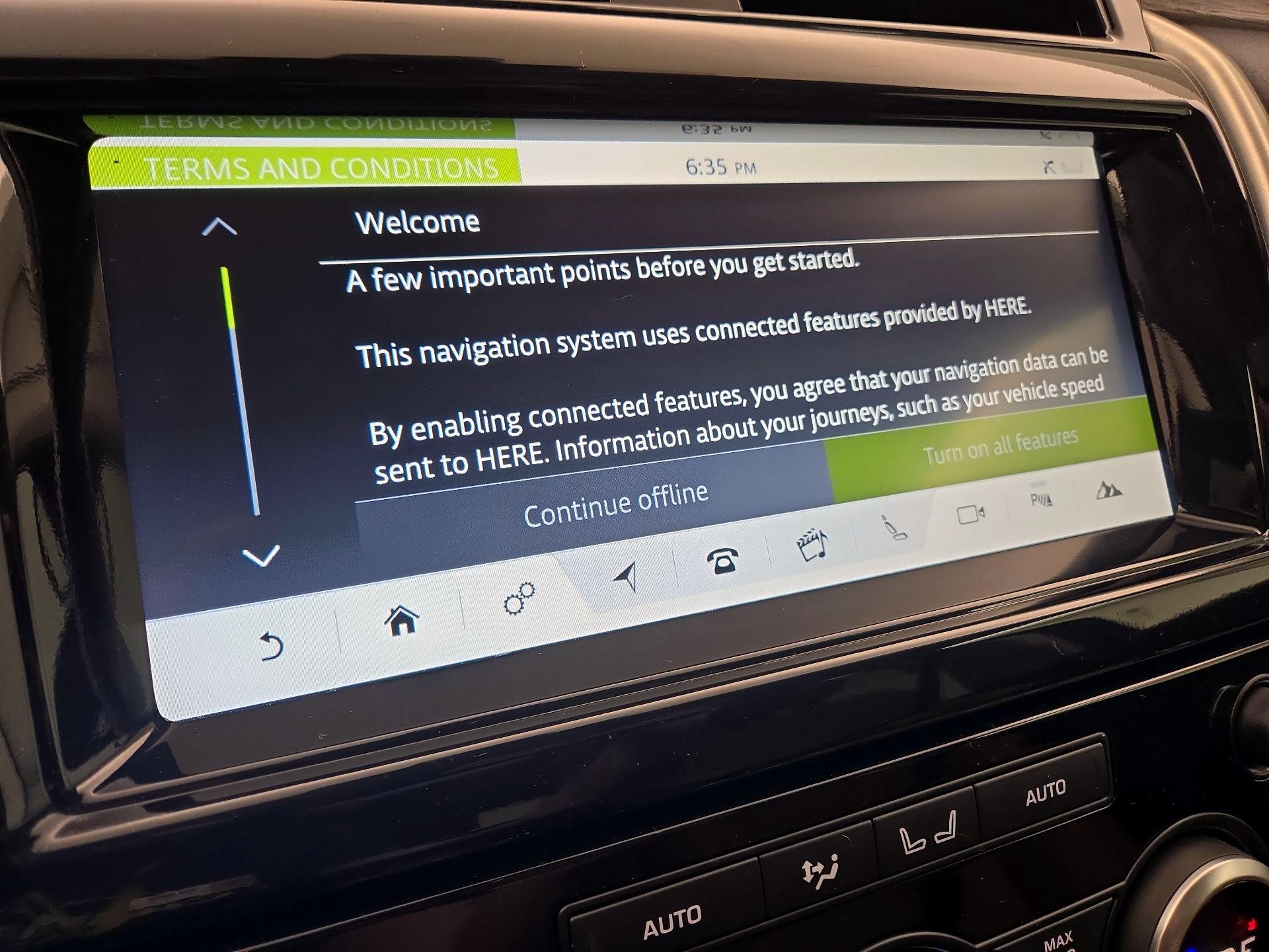 Thumbnail: 2017 Land Rover Discovery - 14