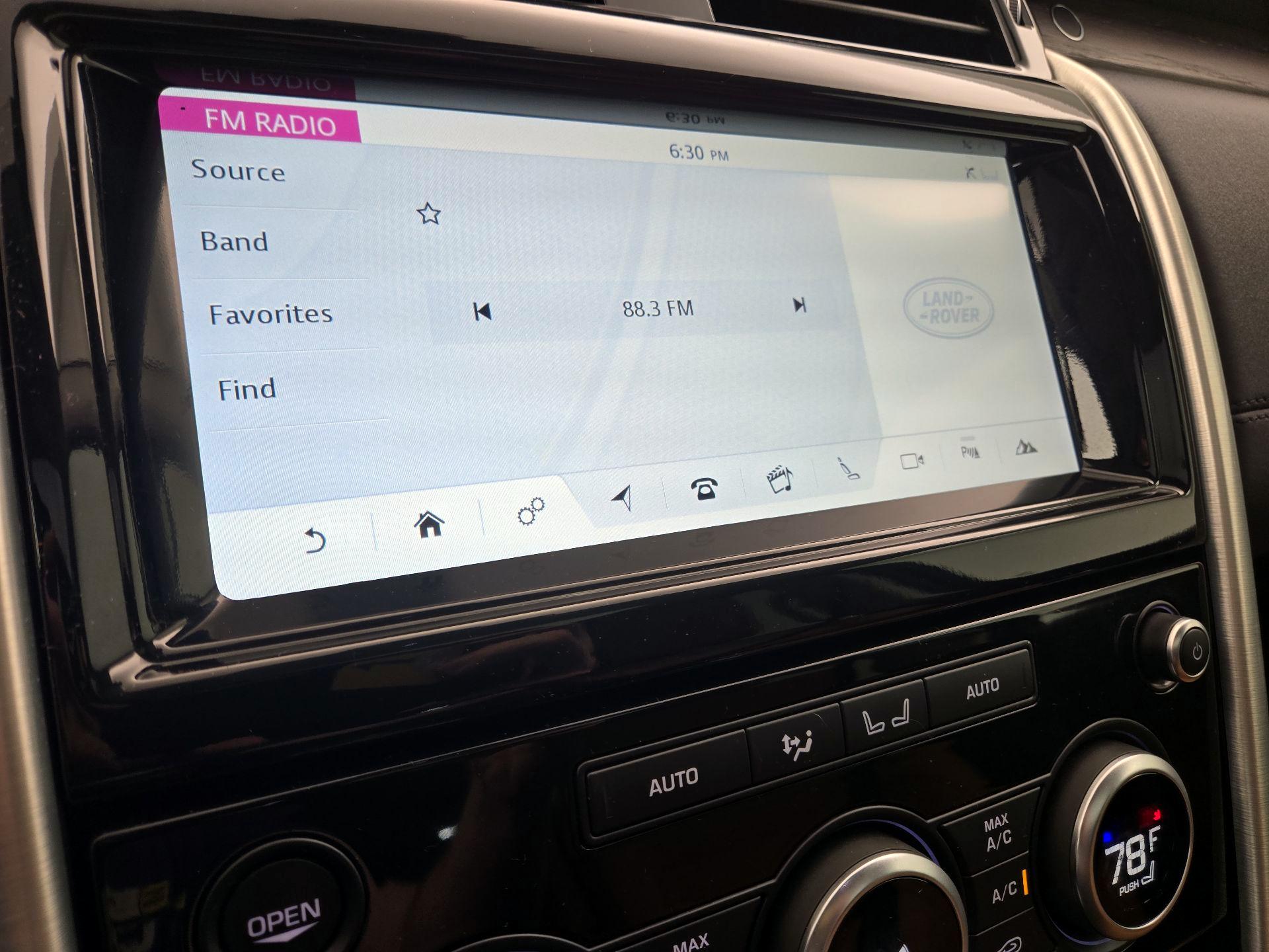 Thumbnail: 2017 Land Rover Discovery - 16