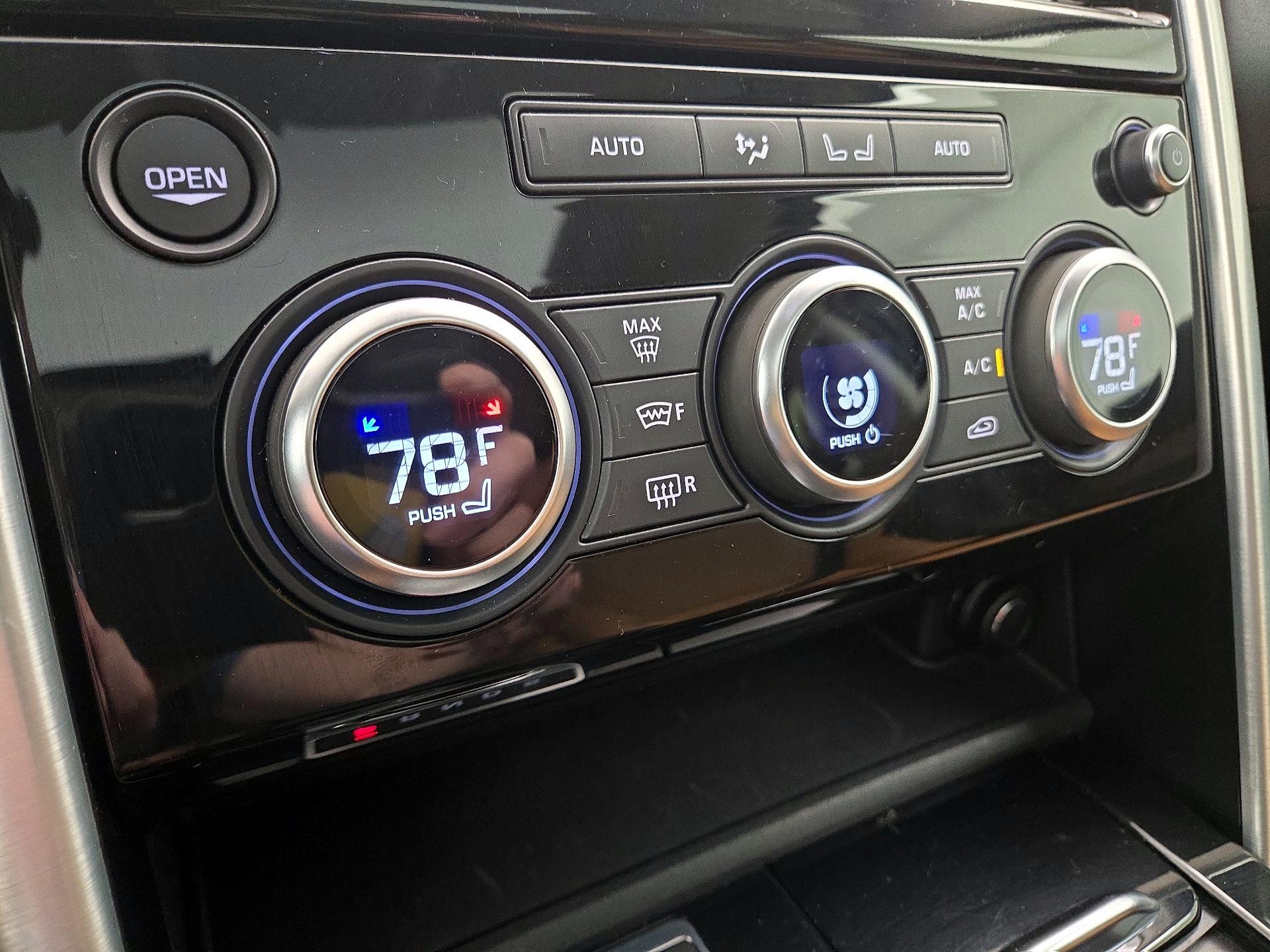 Thumbnail: 2017 Land Rover Discovery - 17