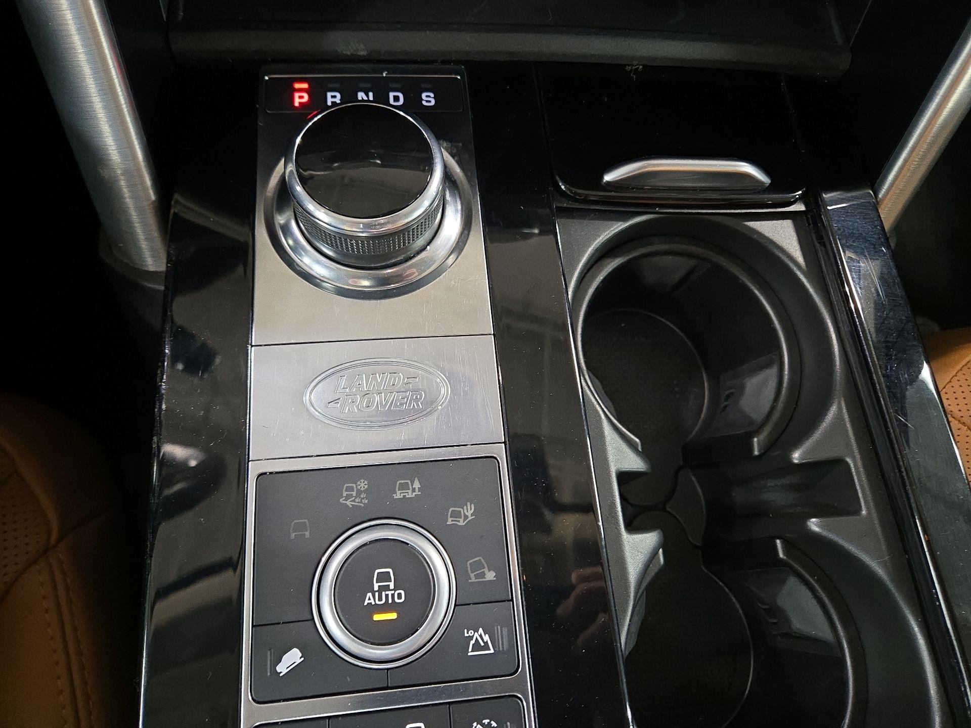 Thumbnail: 2017 Land Rover Discovery - 18