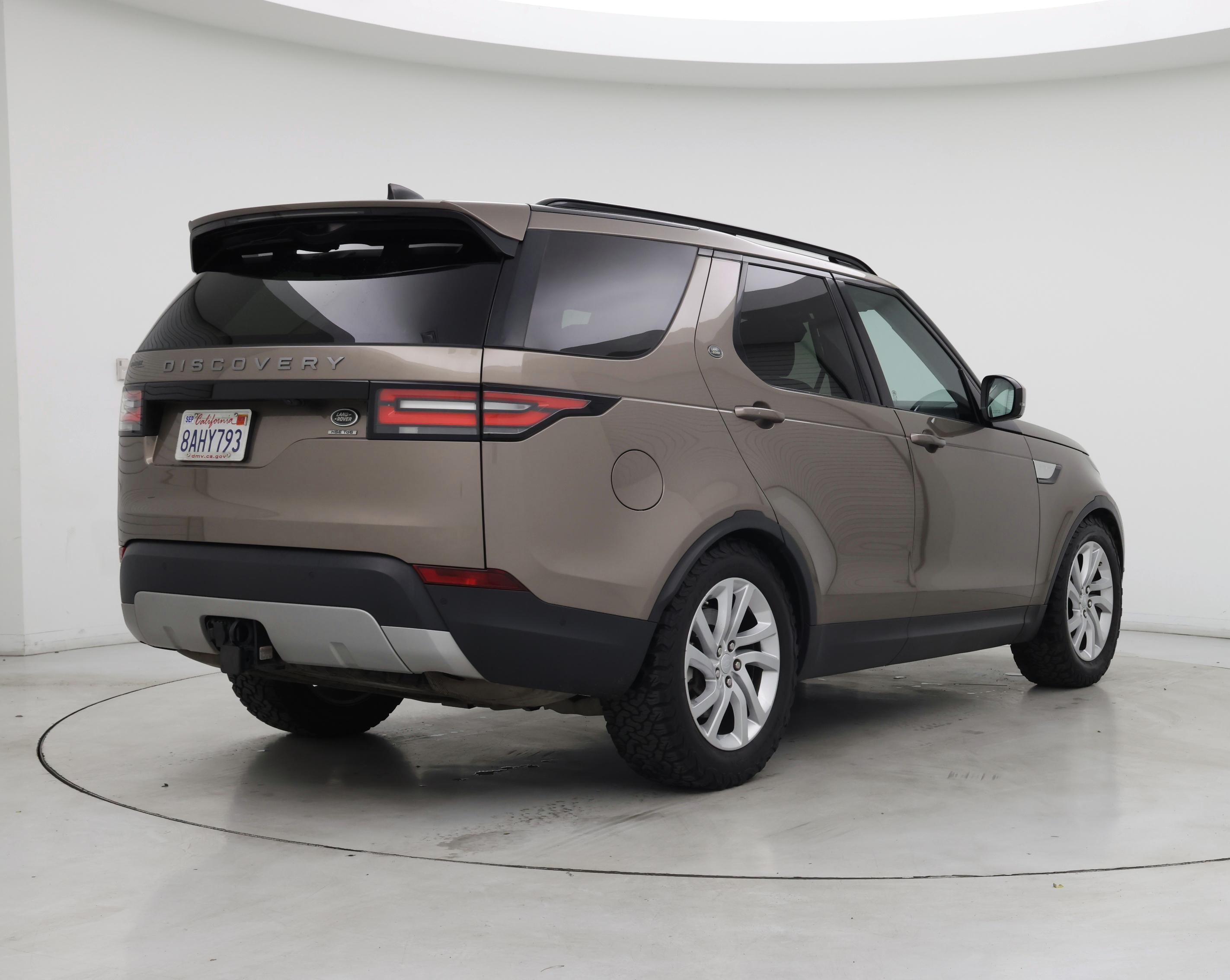 Thumbnail: 2017 Land Rover Discovery - 8