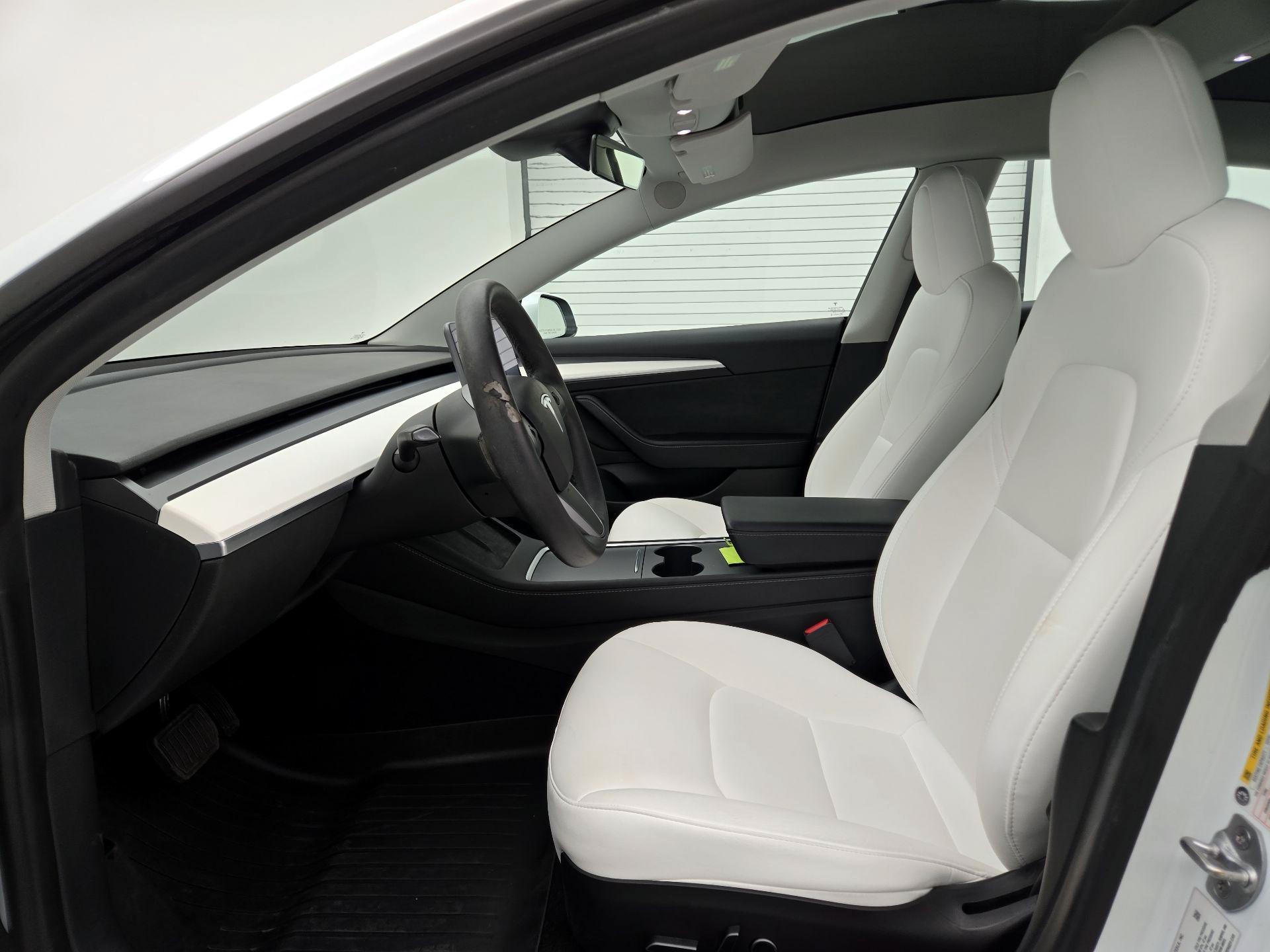 Thumbnail: 2022 Tesla Model 3 - 11