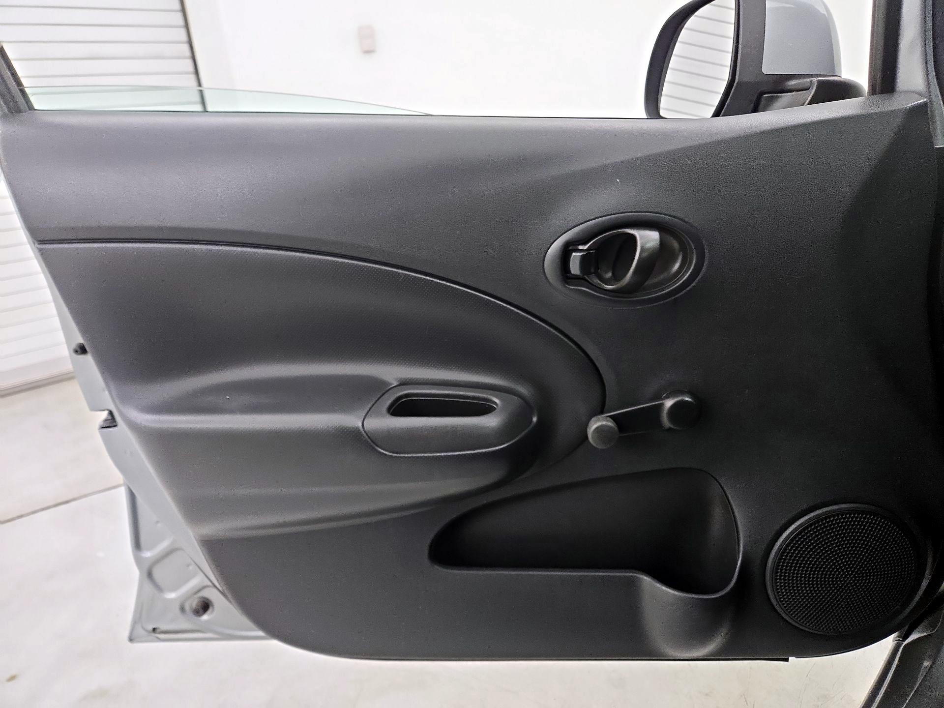 Thumbnail: 2014 Nissan Versa Note - 12