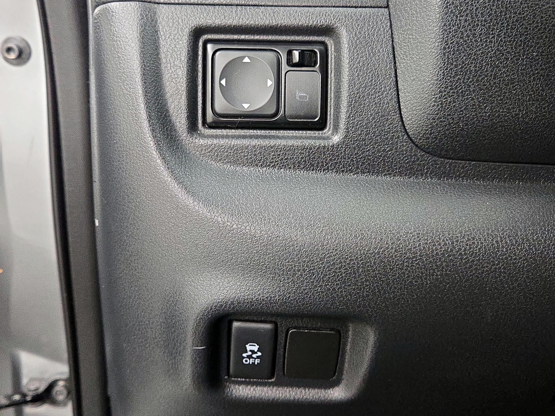 Thumbnail: 2014 Nissan Versa Note - 13