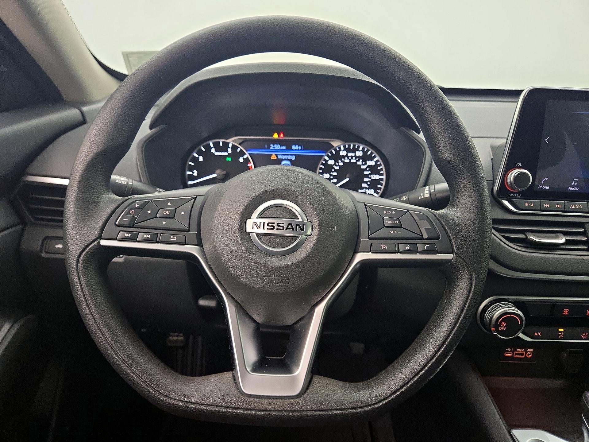 Thumbnail: 2022 Nissan Altima - 10