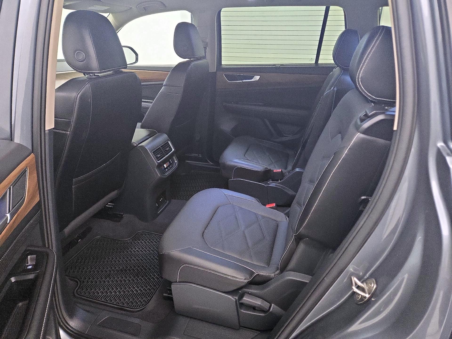 Thumbnail: 2024 Volkswagen Atlas - 18