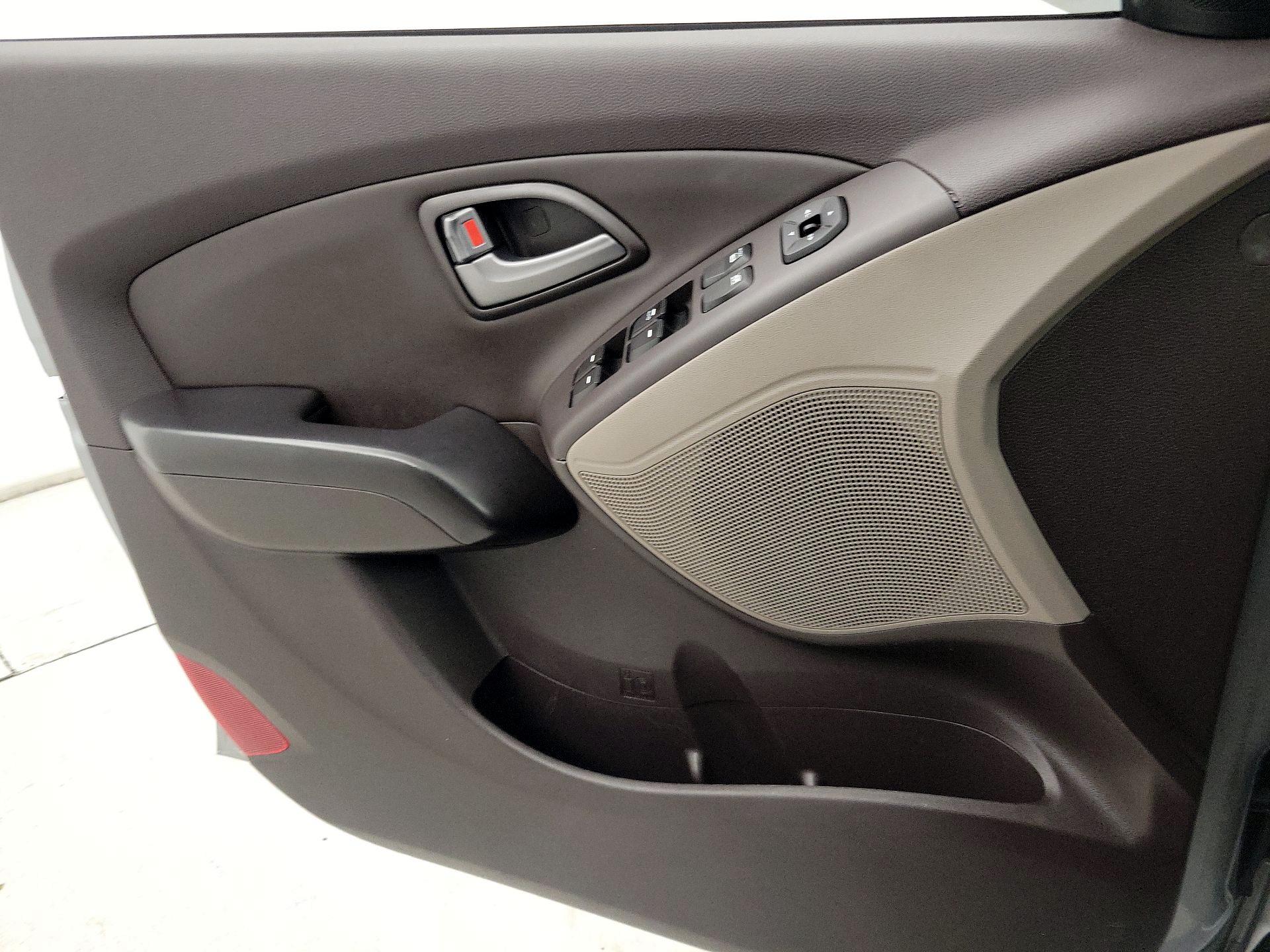 Thumbnail: 2015 Hyundai Tucson - 12