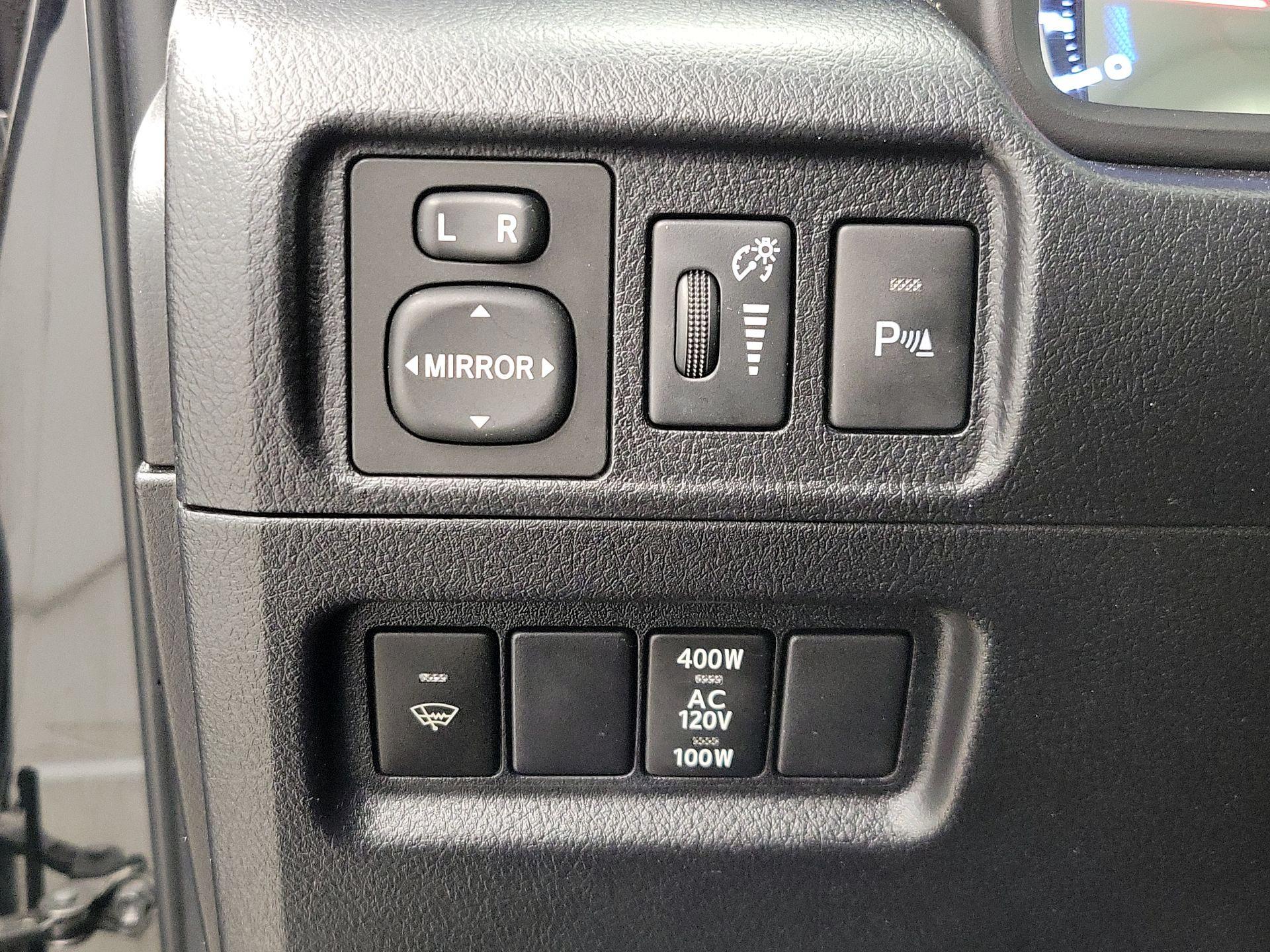 Thumbnail: 2014 Toyota 4Runner - 13