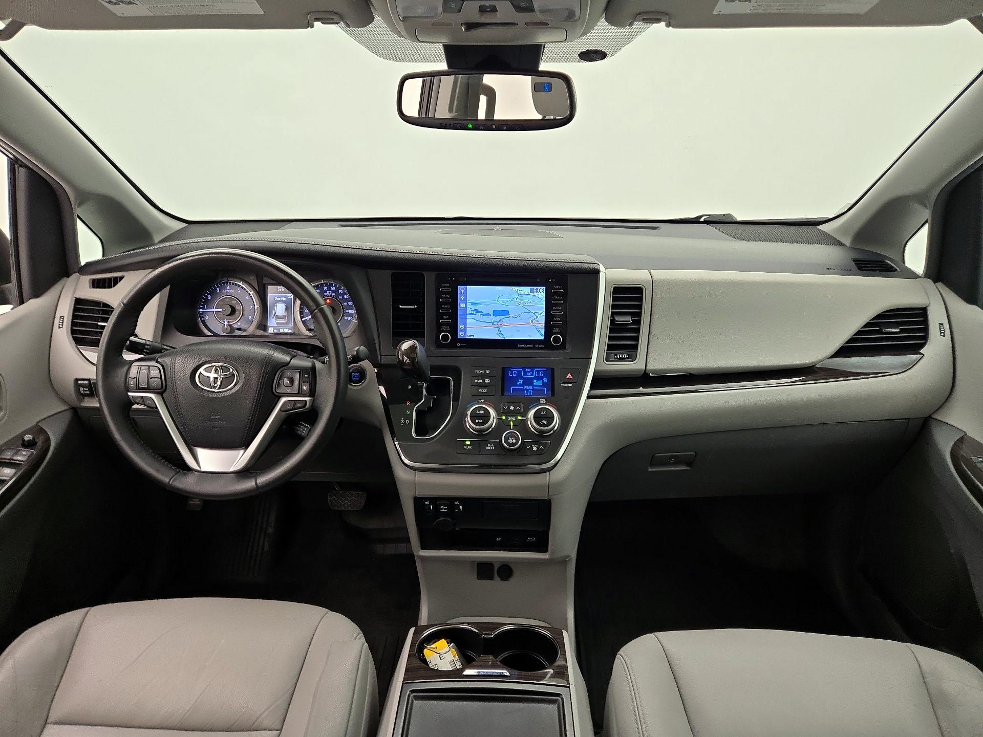 Thumbnail: 2018 Toyota Sienna - 9