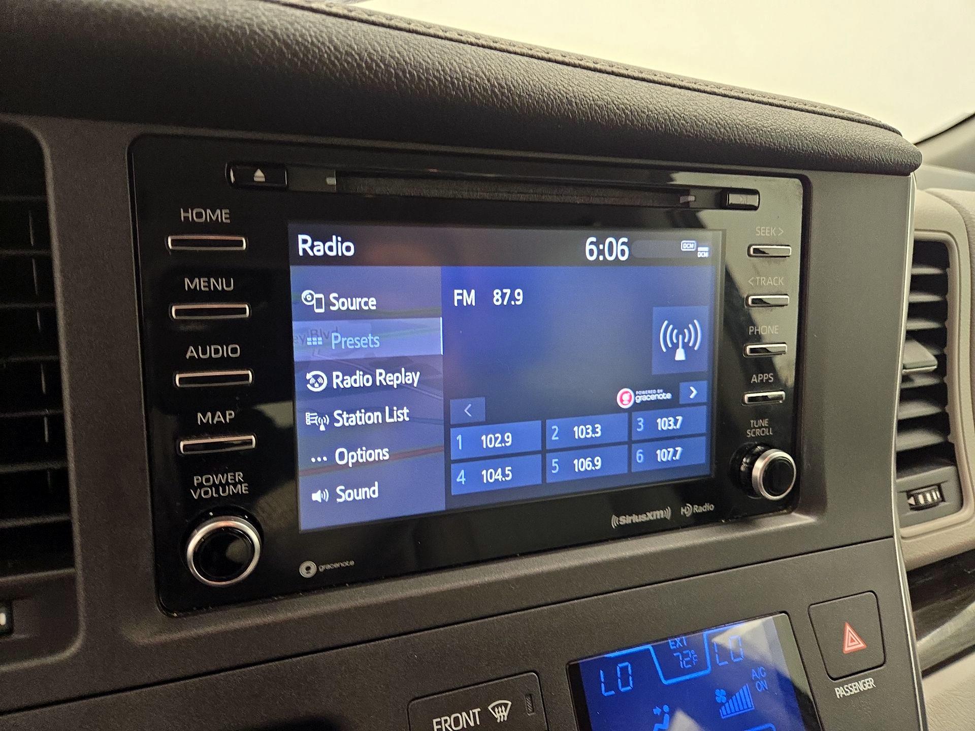 Thumbnail: 2018 Toyota Sienna - 16