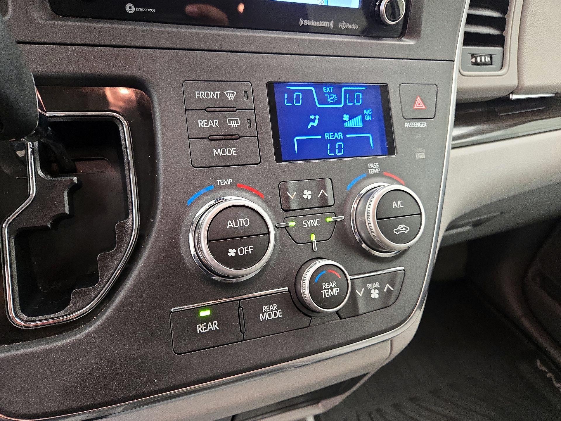 Thumbnail: 2018 Toyota Sienna - 17