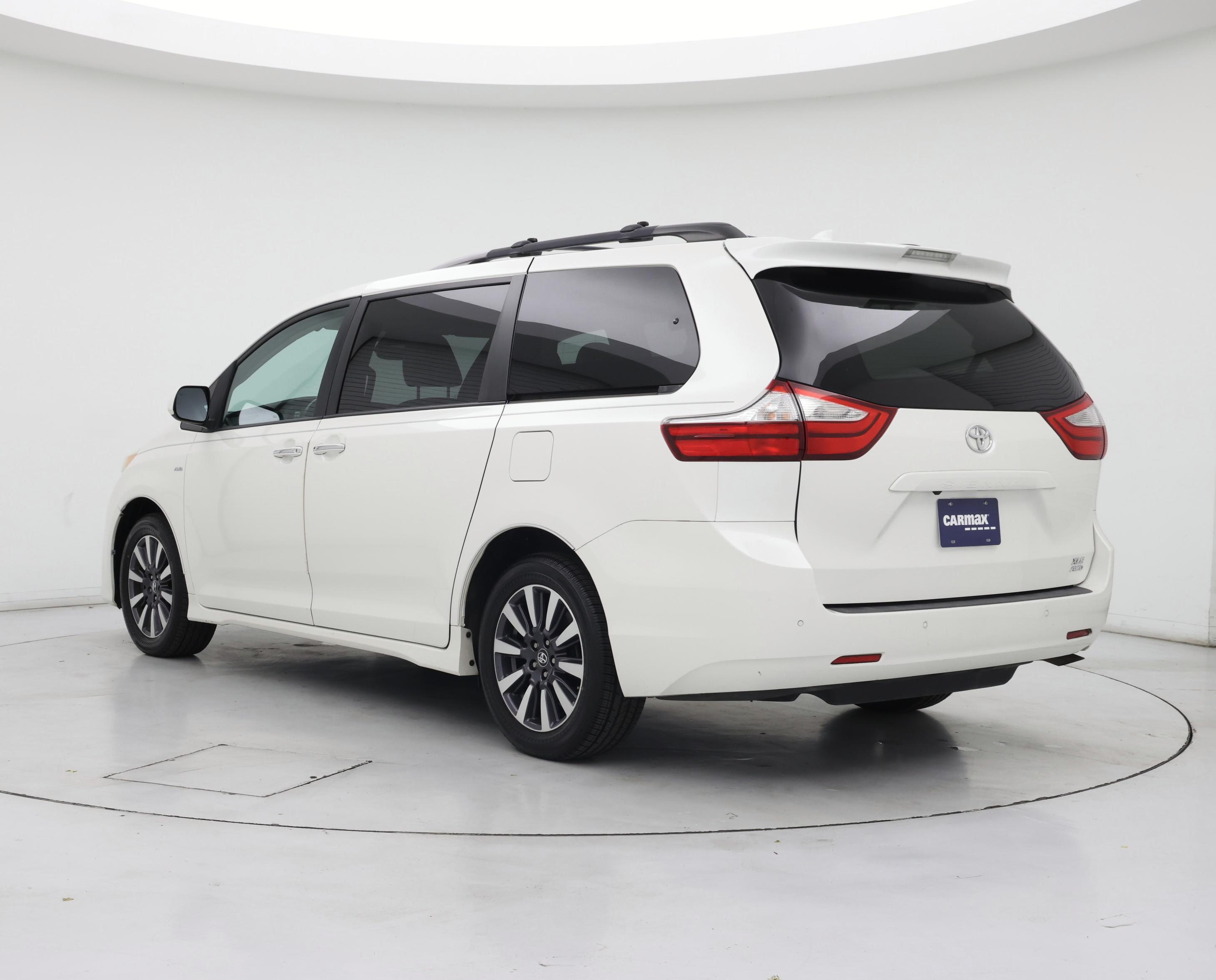 Thumbnail: 2018 Toyota Sienna - 2