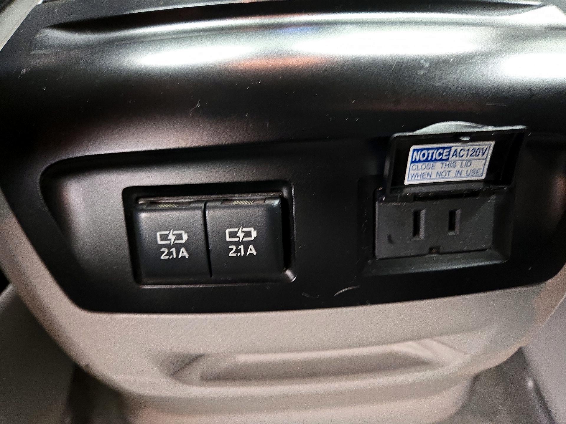 Thumbnail: 2018 Toyota Sienna - 19