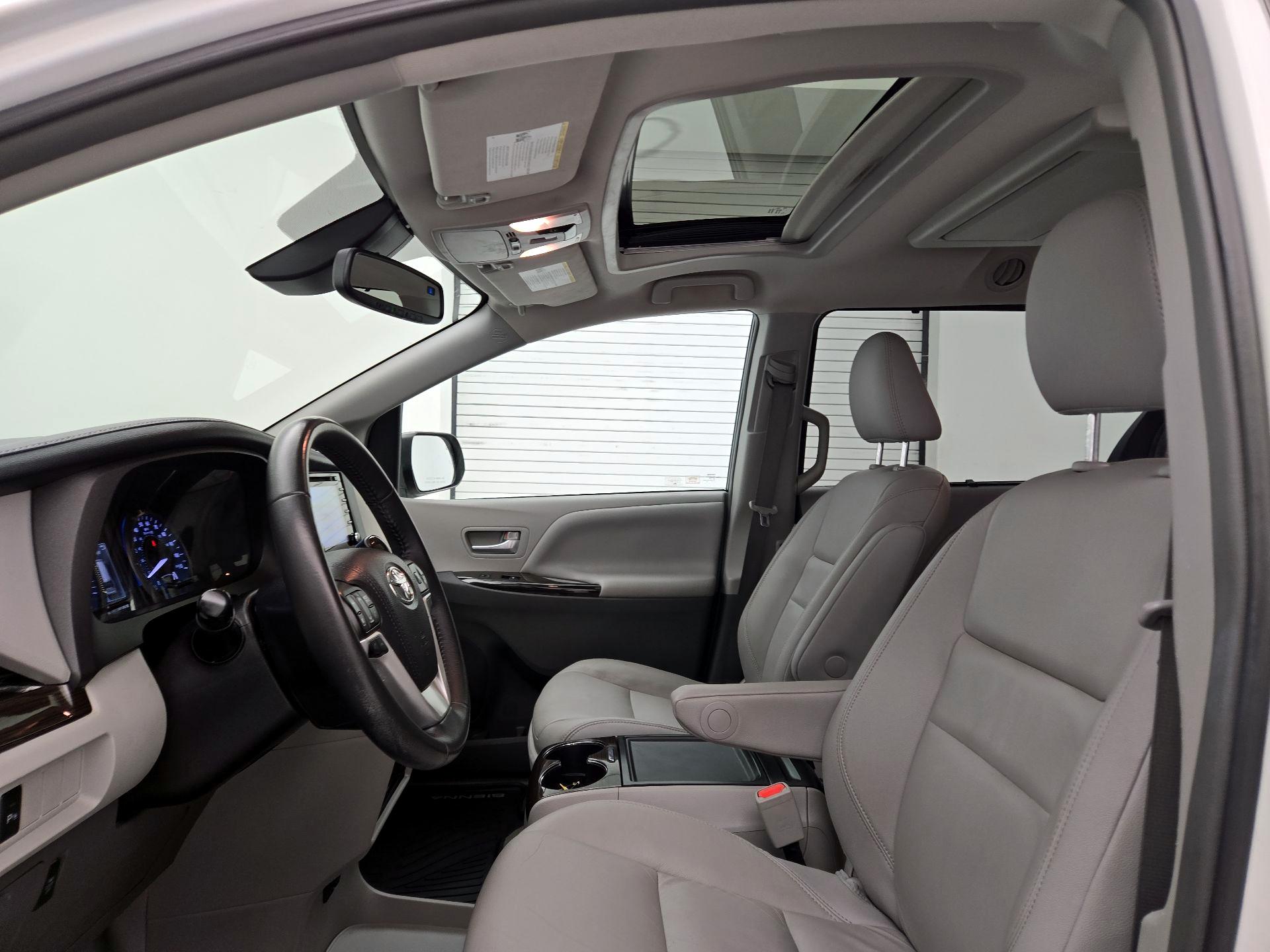 Thumbnail: 2018 Toyota Sienna - 20