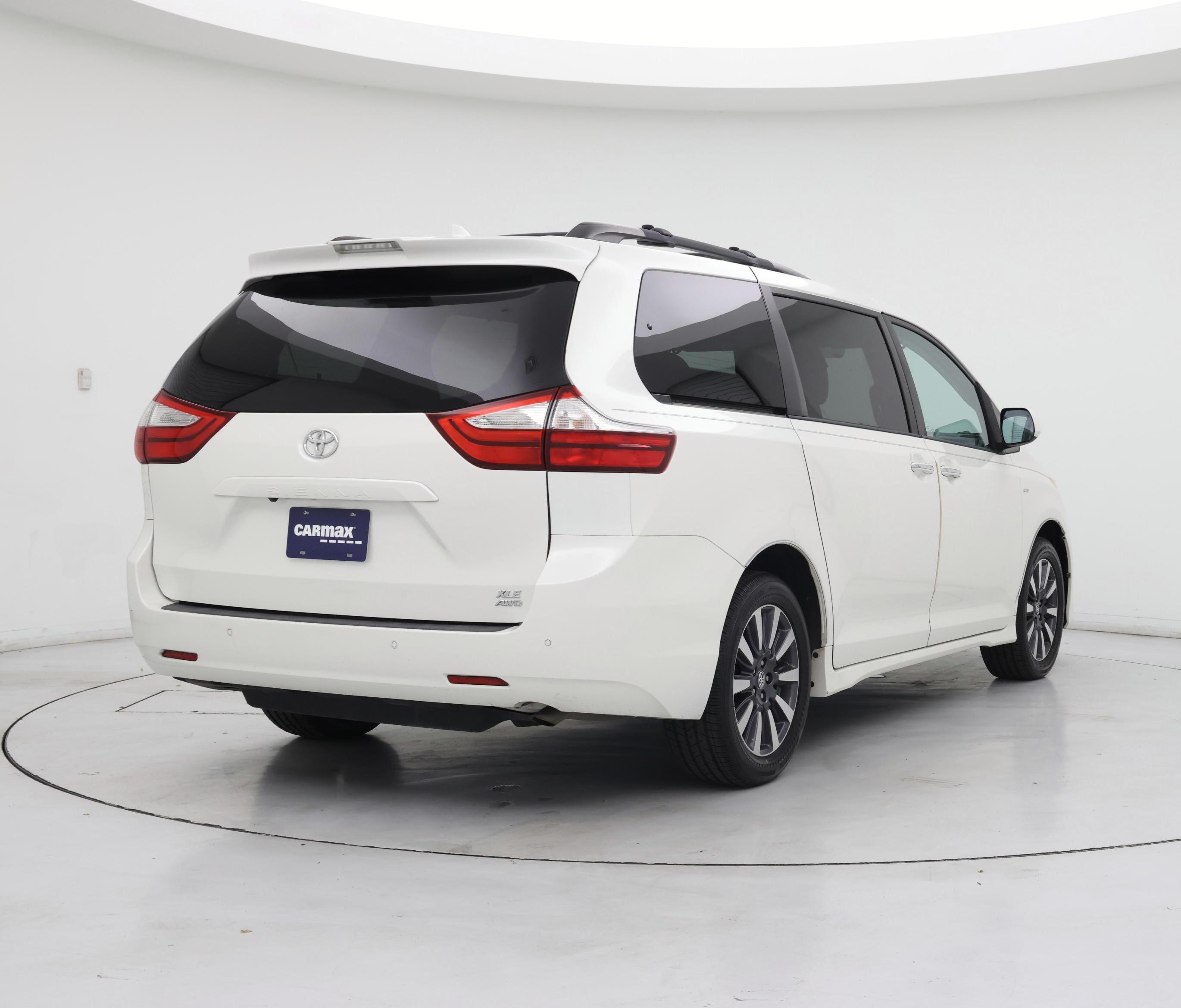 Thumbnail: 2018 Toyota Sienna - 8