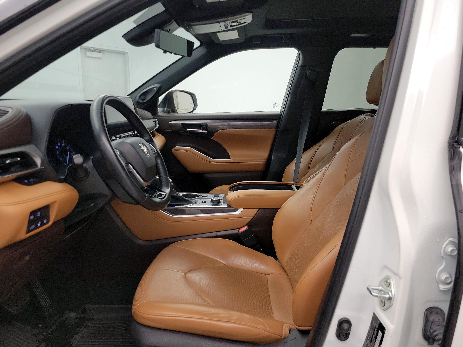 Thumbnail: 2021 Toyota Highlander - 11