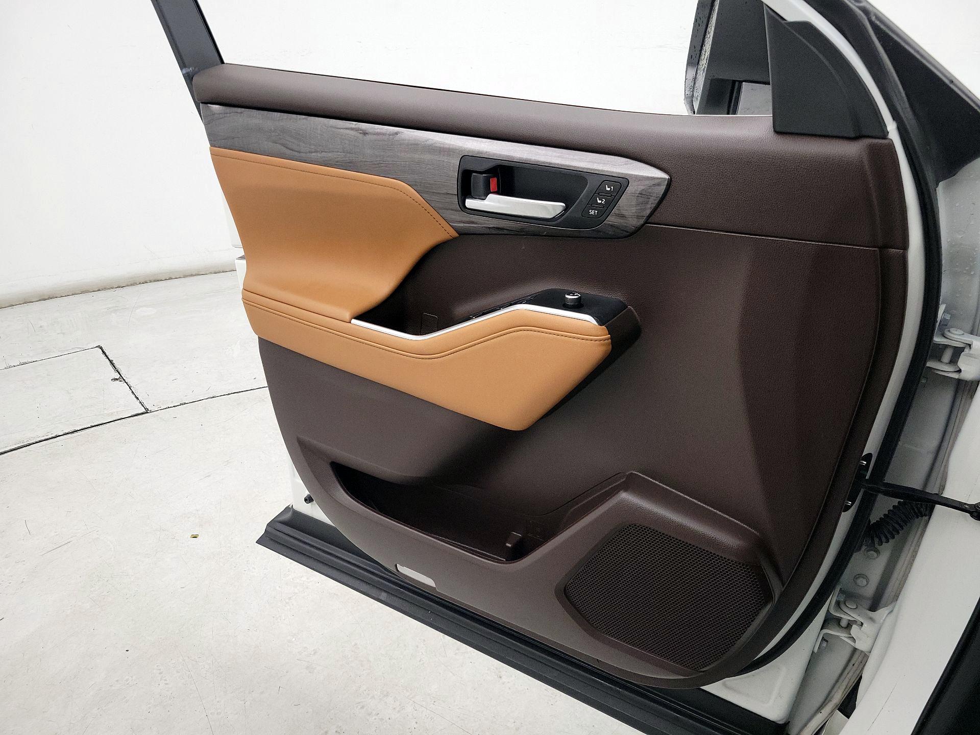 Thumbnail: 2021 Toyota Highlander - 12