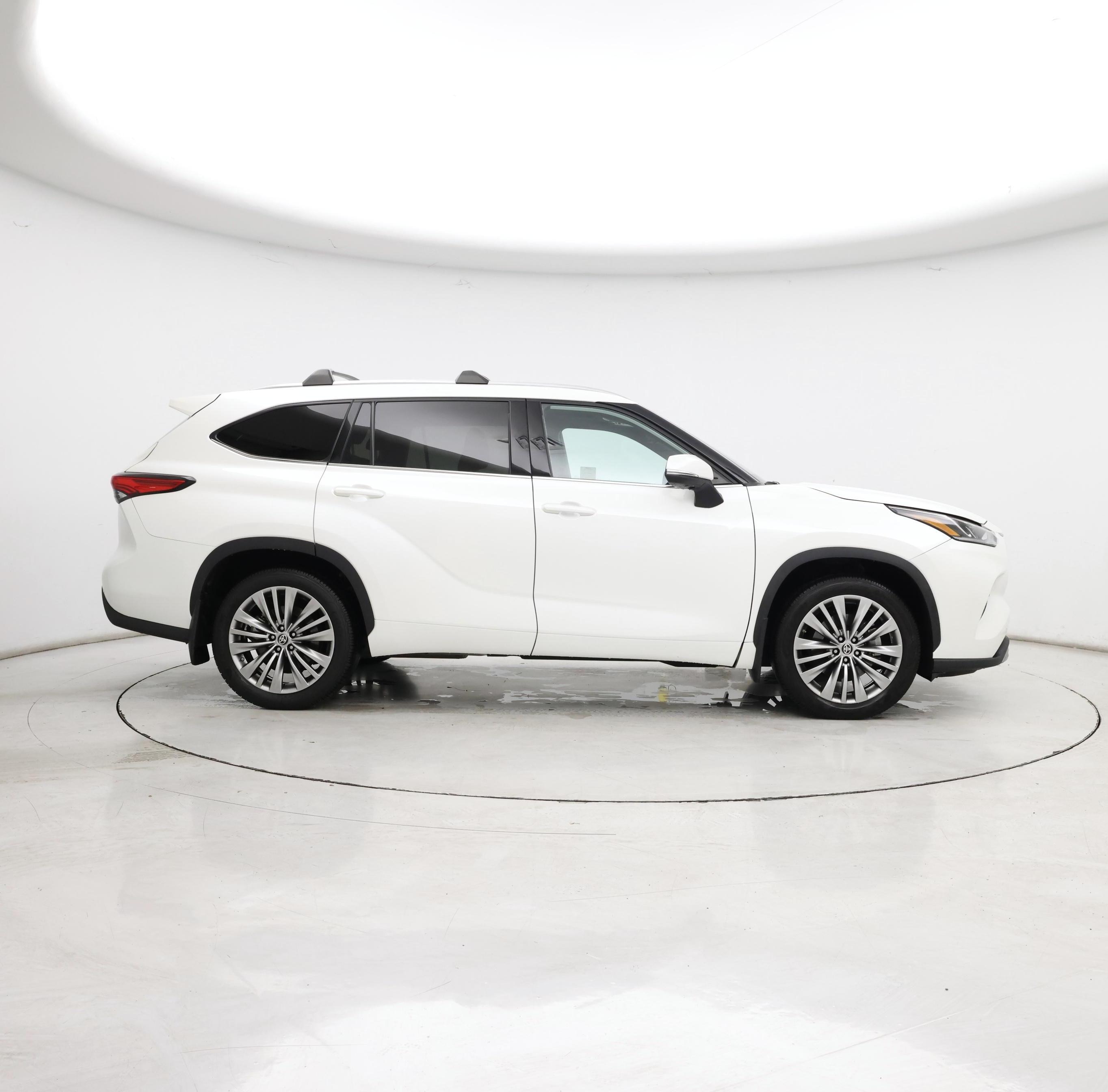 Thumbnail: 2021 Toyota Highlander - 7