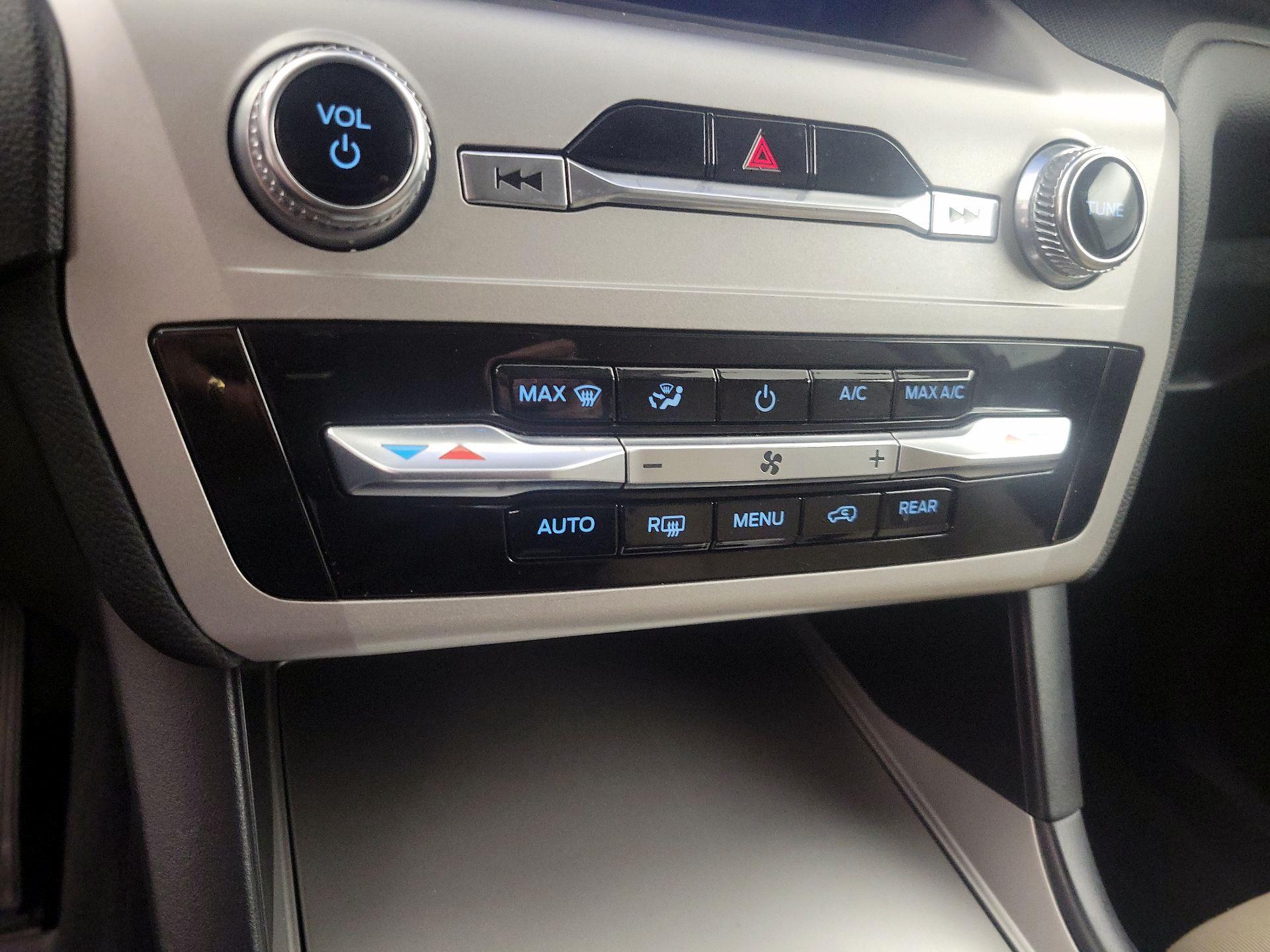 Thumbnail: 2021 Ford Explorer - 16