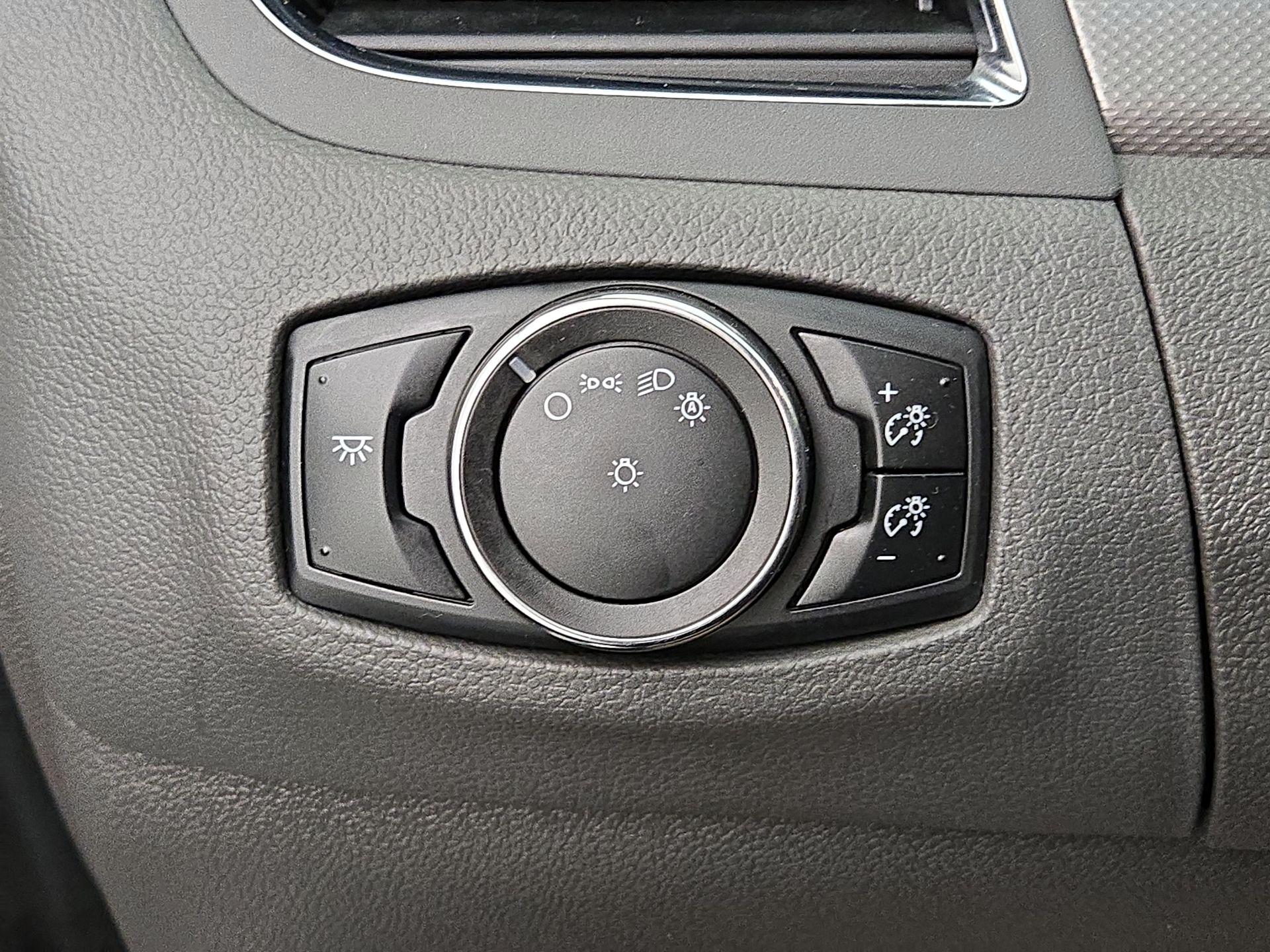 Thumbnail: 2014 Ford Edge - 13