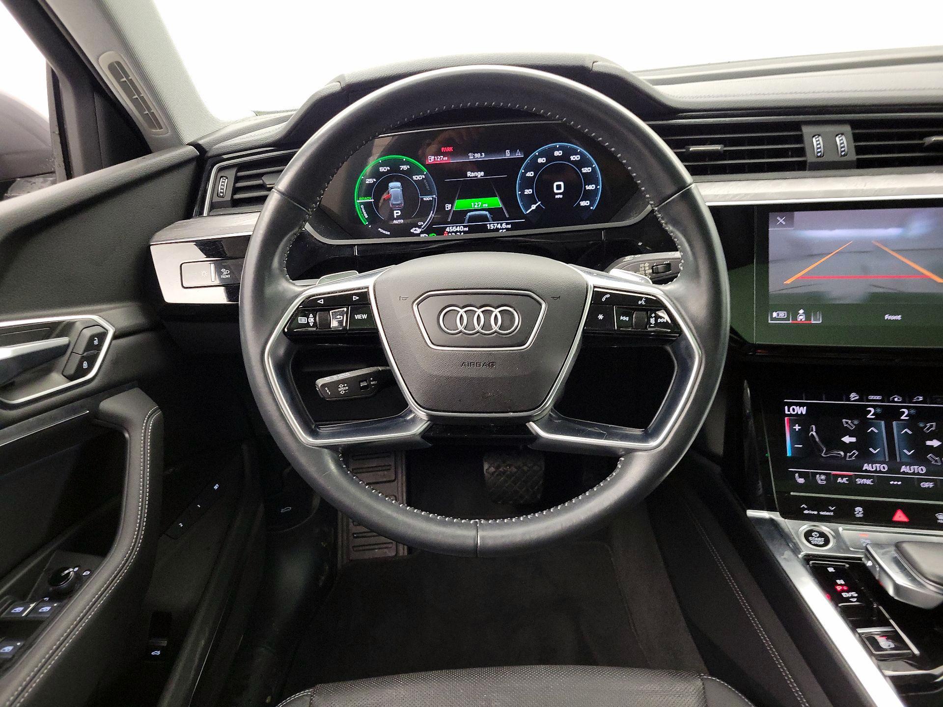 Thumbnail: 2021 Audi e-tron - 10