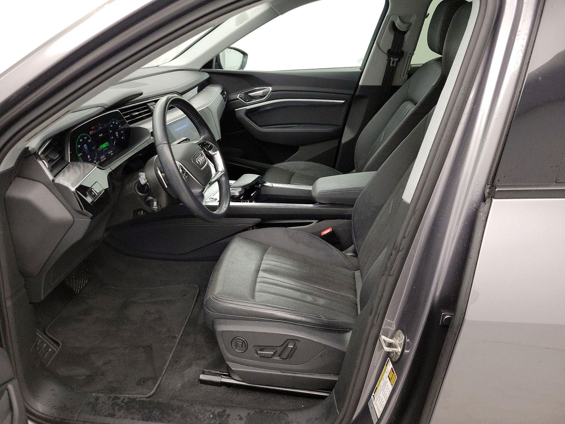 Thumbnail: 2021 Audi e-tron - 11